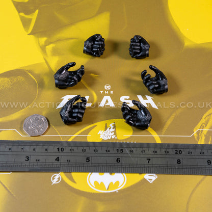 Hot Toys - Batman - Gloved Hands - Michael Keaton - Modern Suit - MMS712 - 1:6 Loose Parts