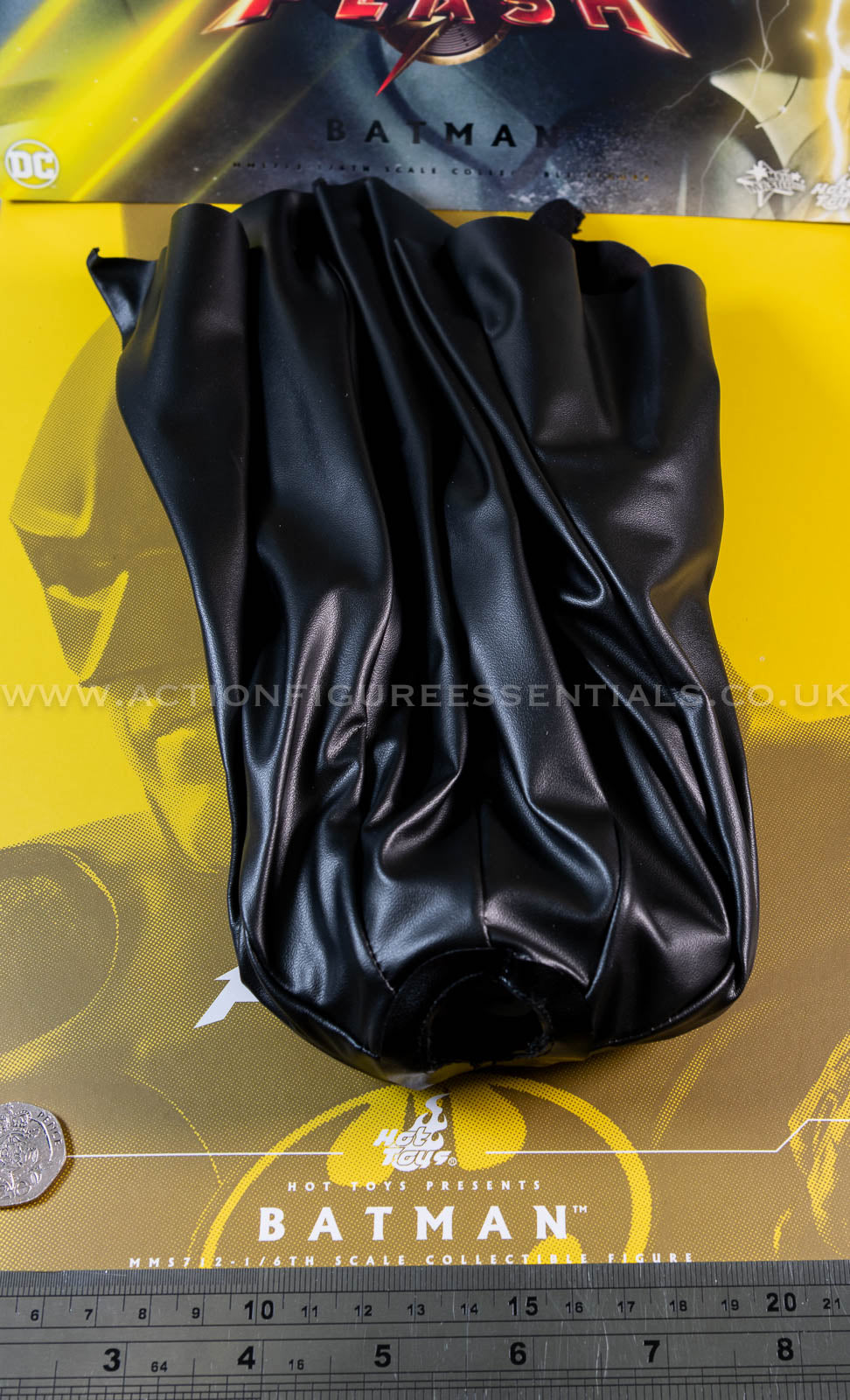 Hot Toys - Batman - Wired Cape - Michael Keaton - Modern Suit - MMS712 - 1:6 Loose Parts