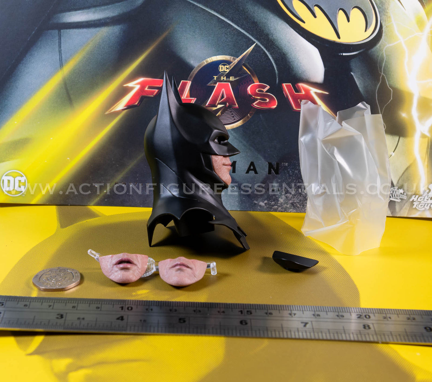 Hot Toys - Batman - Cowl Head Sculpt & Face Plates - Michael Keaton - Modern Suit - MMS712 - 1:6 Loose Parts