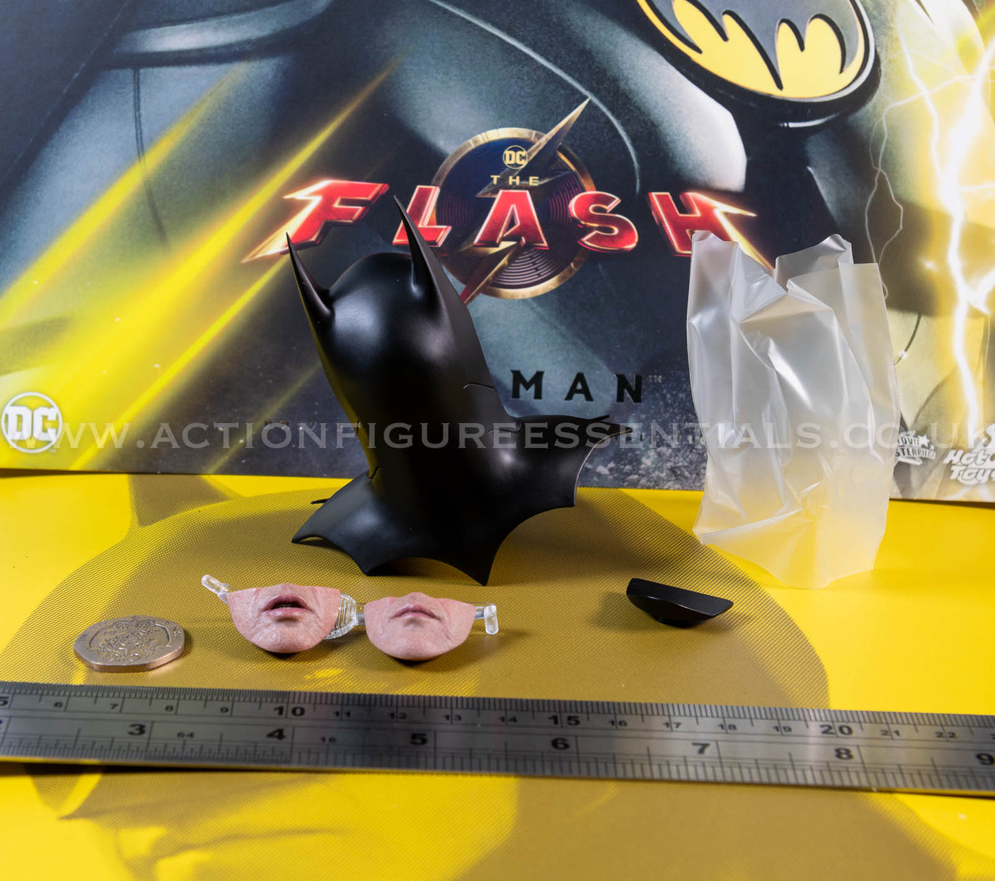 Hot Toys - Batman - Cowl Head Sculpt & Face Plates - Michael Keaton - Modern Suit - MMS712 - 1:6 Loose Parts
