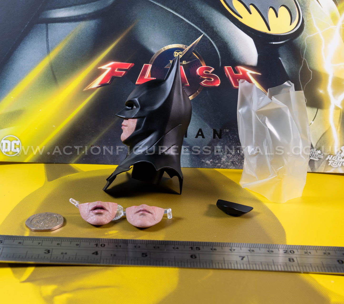 Hot Toys - Batman - Cowl Head Sculpt & Face Plates - Michael Keaton - Modern Suit - MMS712 - 1:6 Loose Parts