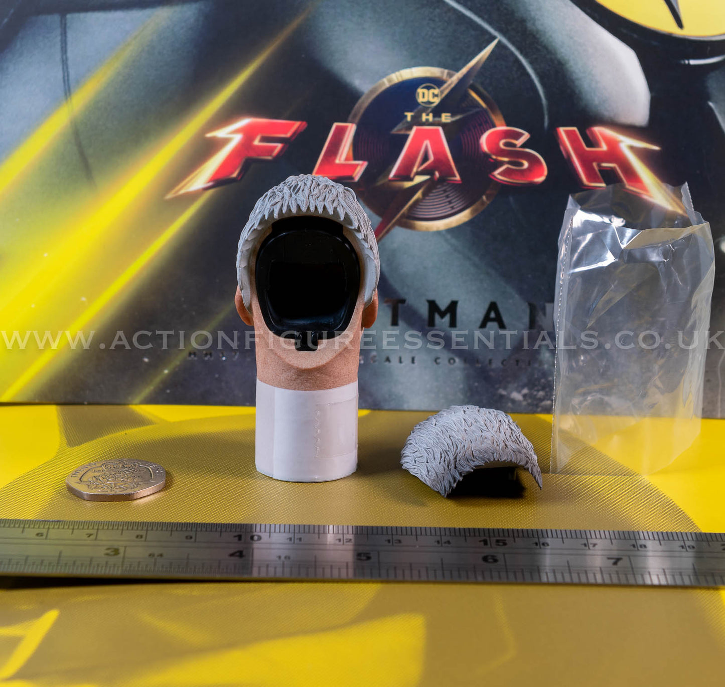 Hot Toys - Batman - Head Sculpt Unmasked - Michael Keaton - Modern Suit - MMS712 - 1:6 Loose Parts