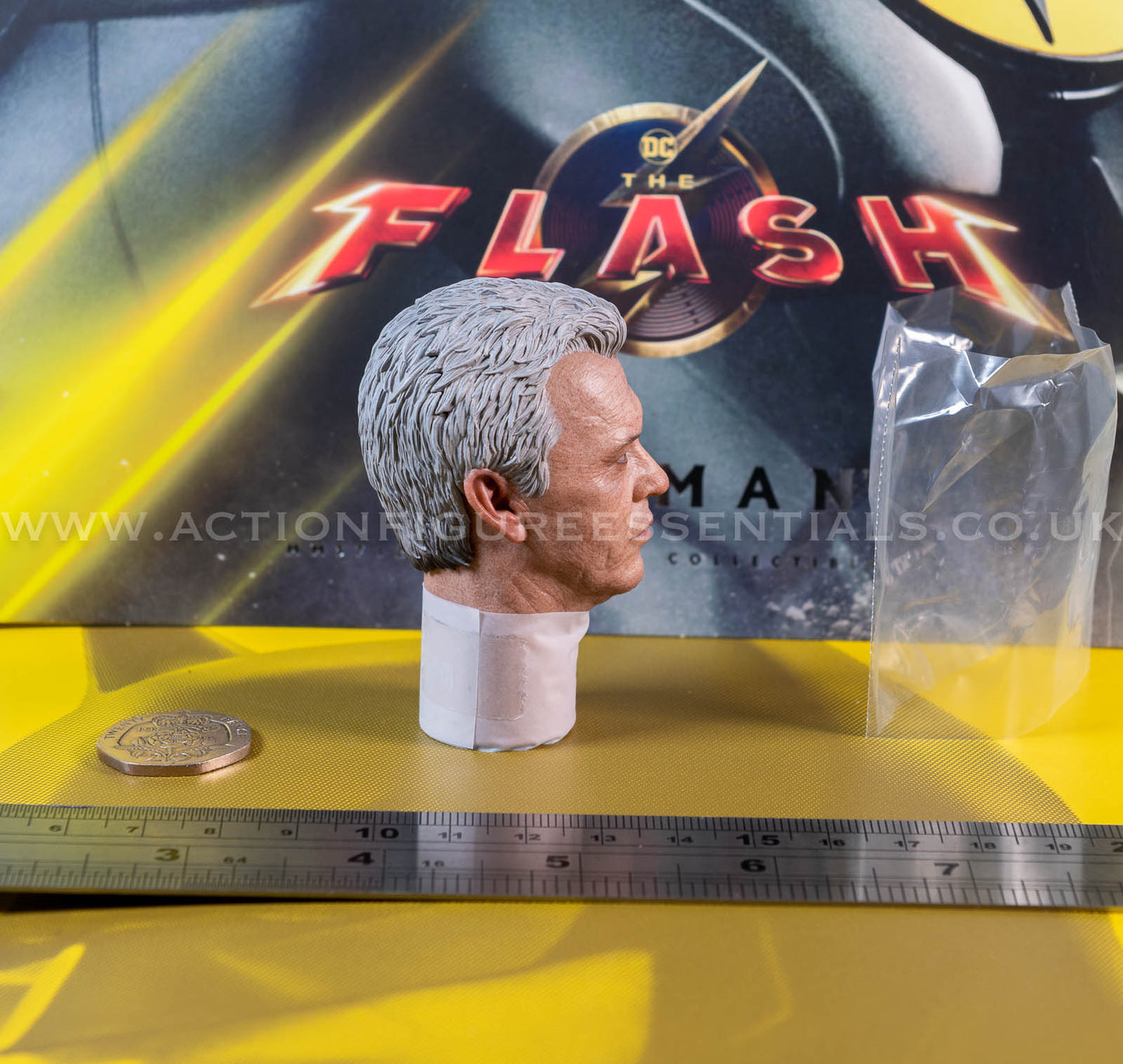 Hot Toys - Batman - Head Sculpt Unmasked - Michael Keaton - Modern Suit - MMS712 - 1:6 Loose Parts