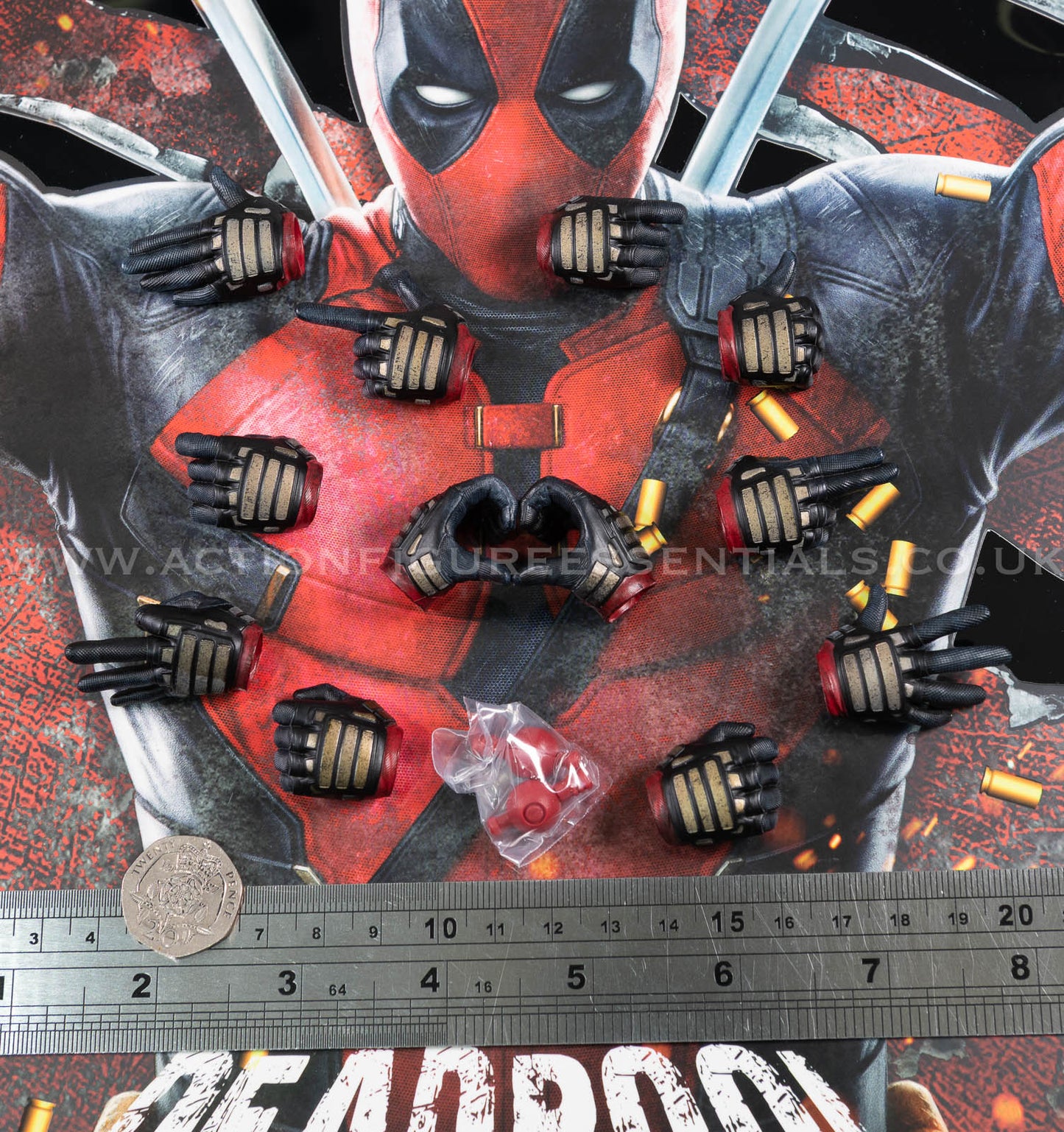 Hot Toys - Deadpool Gloved Hand Set - Battling Version - MMS782 - 1:6 Loose Parts