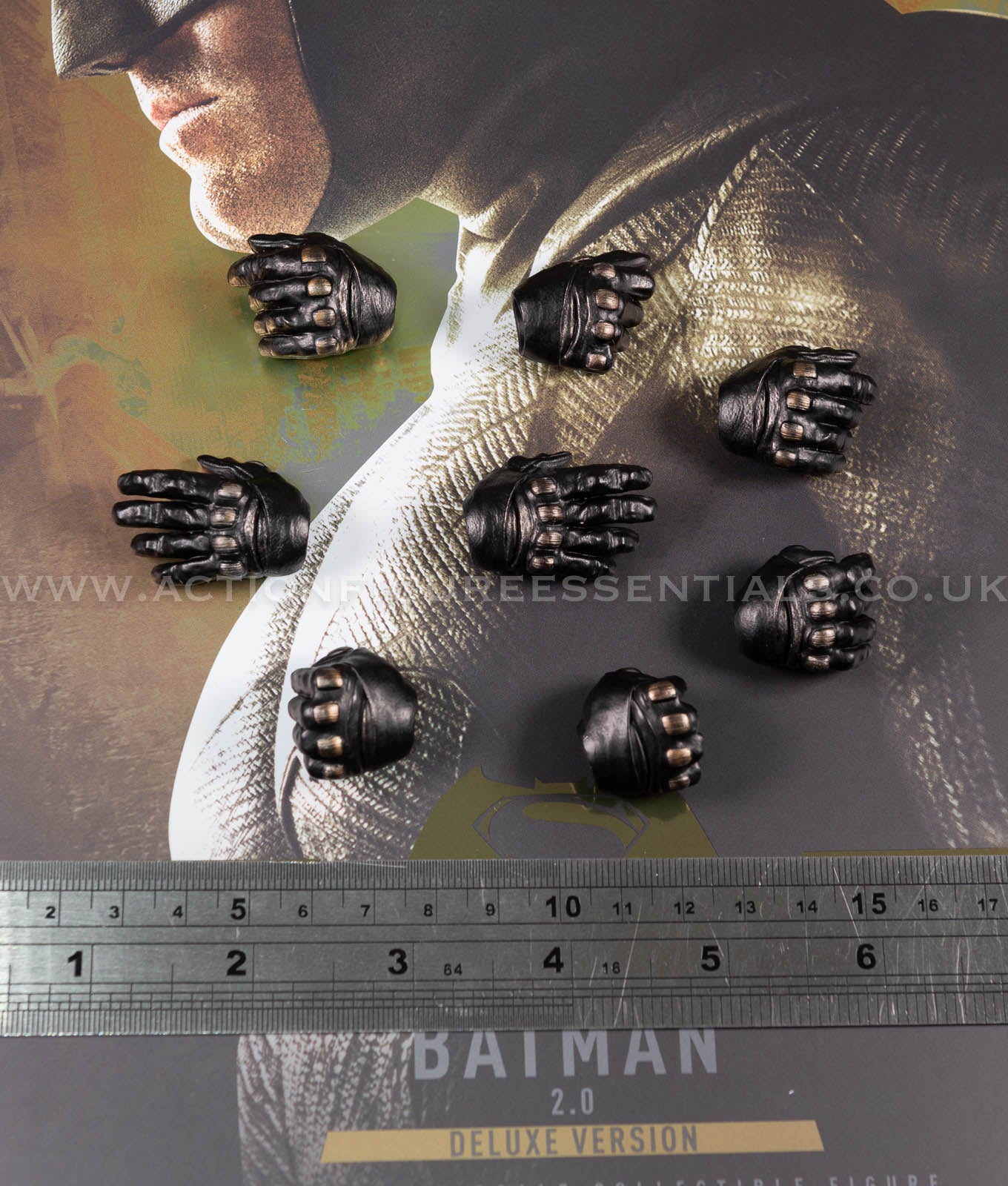Hot Toys - Batman Gloved Hands BVS 2.0 - MMS732 Deluxe - 1:6 Loose Parts DC