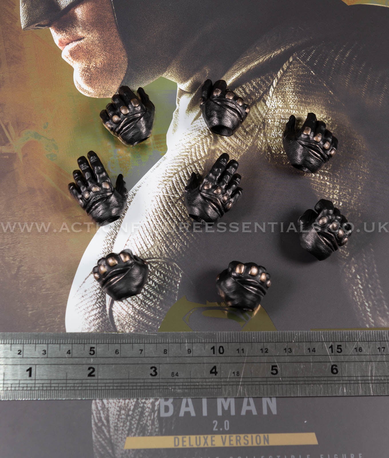 Hot Toys - Batman Gloved Hands BVS 2.0 - MMS732 Deluxe - 1:6 Loose Parts DC