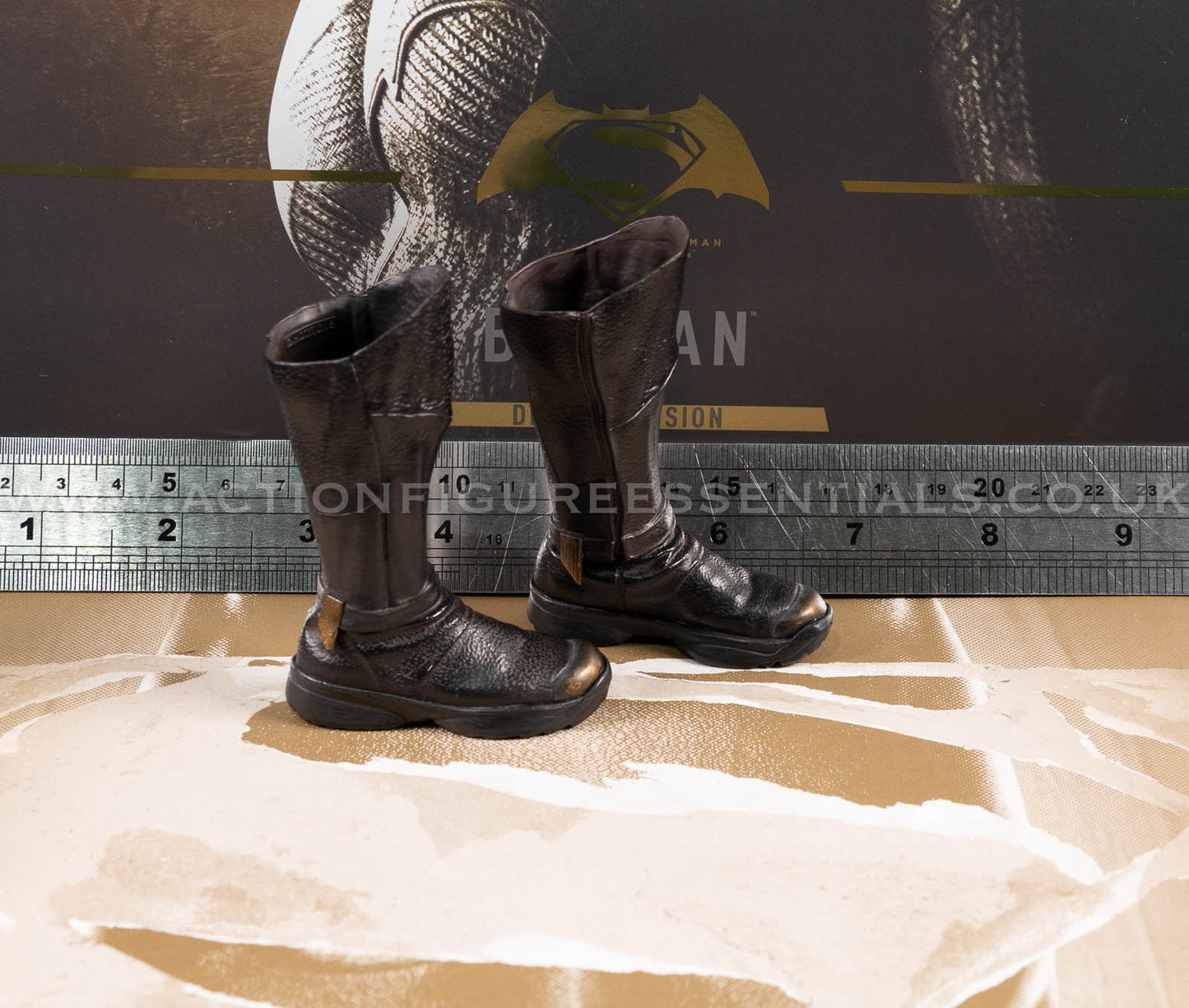 Hot Toys - Batman Two Part Boots BVS 2.0 - MMS732 Deluxe - 1:6 Loose Parts DC