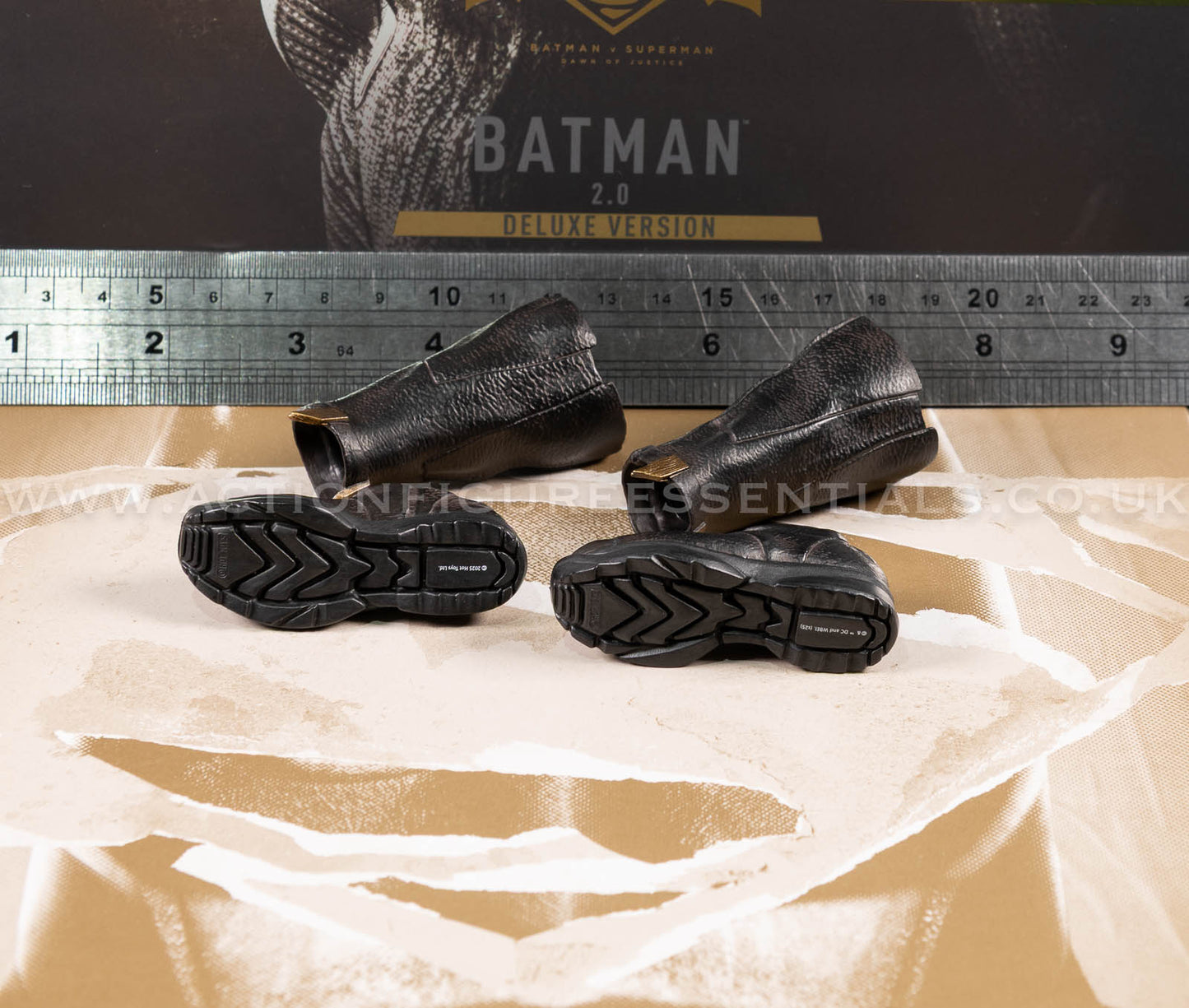 Hot Toys - Batman Two Part Boots BVS 2.0 - MMS732 Deluxe - 1:6 Loose Parts DC