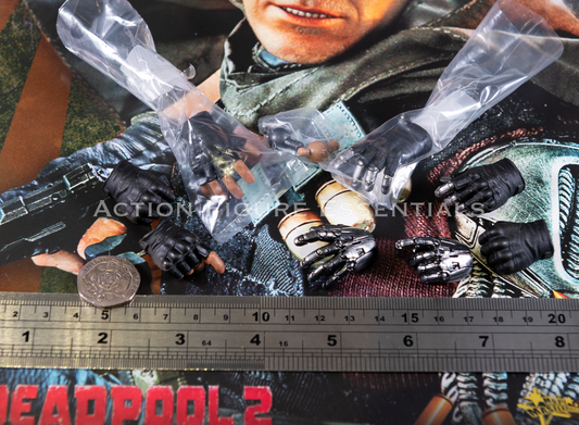 Hot Toys Deadpool Cable Gloved Hands & Pegs Cyborg MMS583 1/6 Future War Soldier