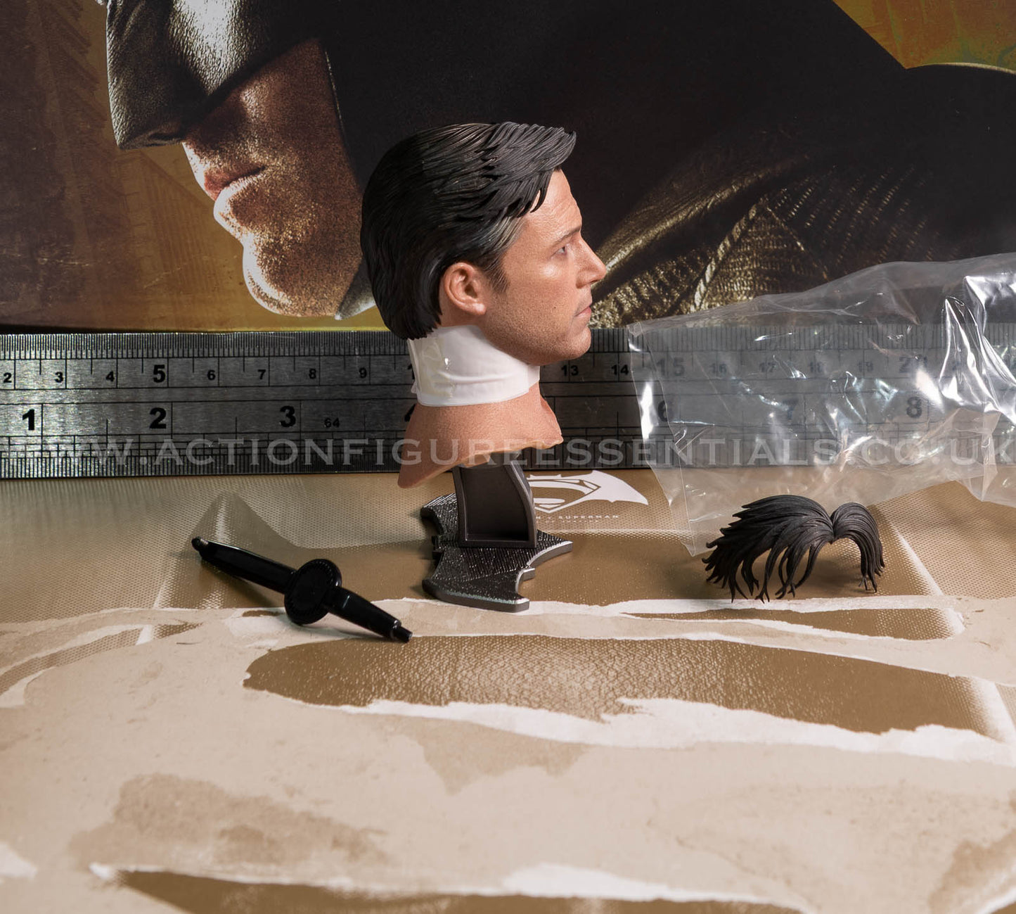 Hot Toys - Batman Bruce Wayne Head Sculpt Pers BVS 2.0 - MMS732 Deluxe - 1:6 Loose Parts DC