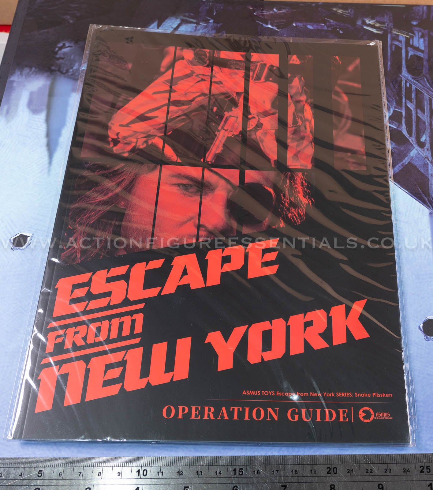 Snake Plissken - Operation Guide Book - Escape From New York - Crown Series Real Hair Edition - 1:6 Scale Figure - Asmus Collectibles