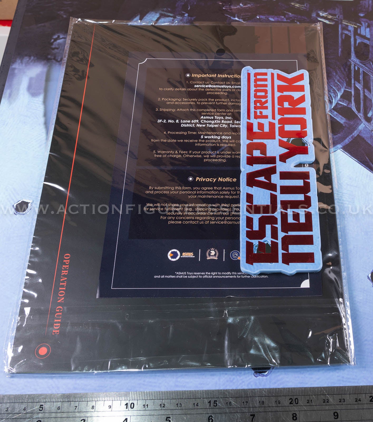 Snake Plissken - Operation Guide Book - Escape From New York - Crown Series Real Hair Edition - 1:6 Scale Figure - Asmus Collectibles