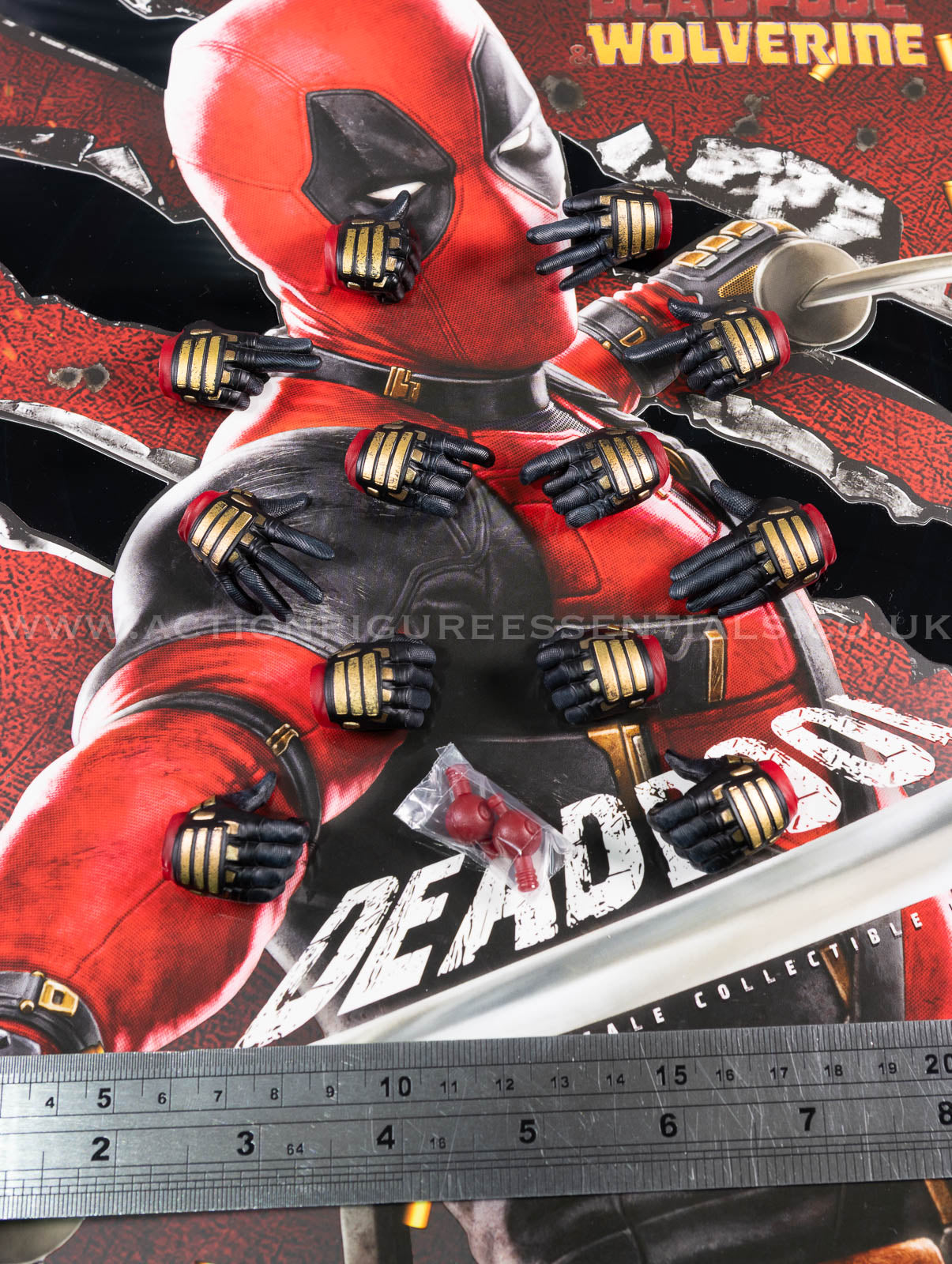 Hot Toys - Deadpool Gloved Hands Wrist Pegs - MMS746 - 1:6 Scale Loose Parts