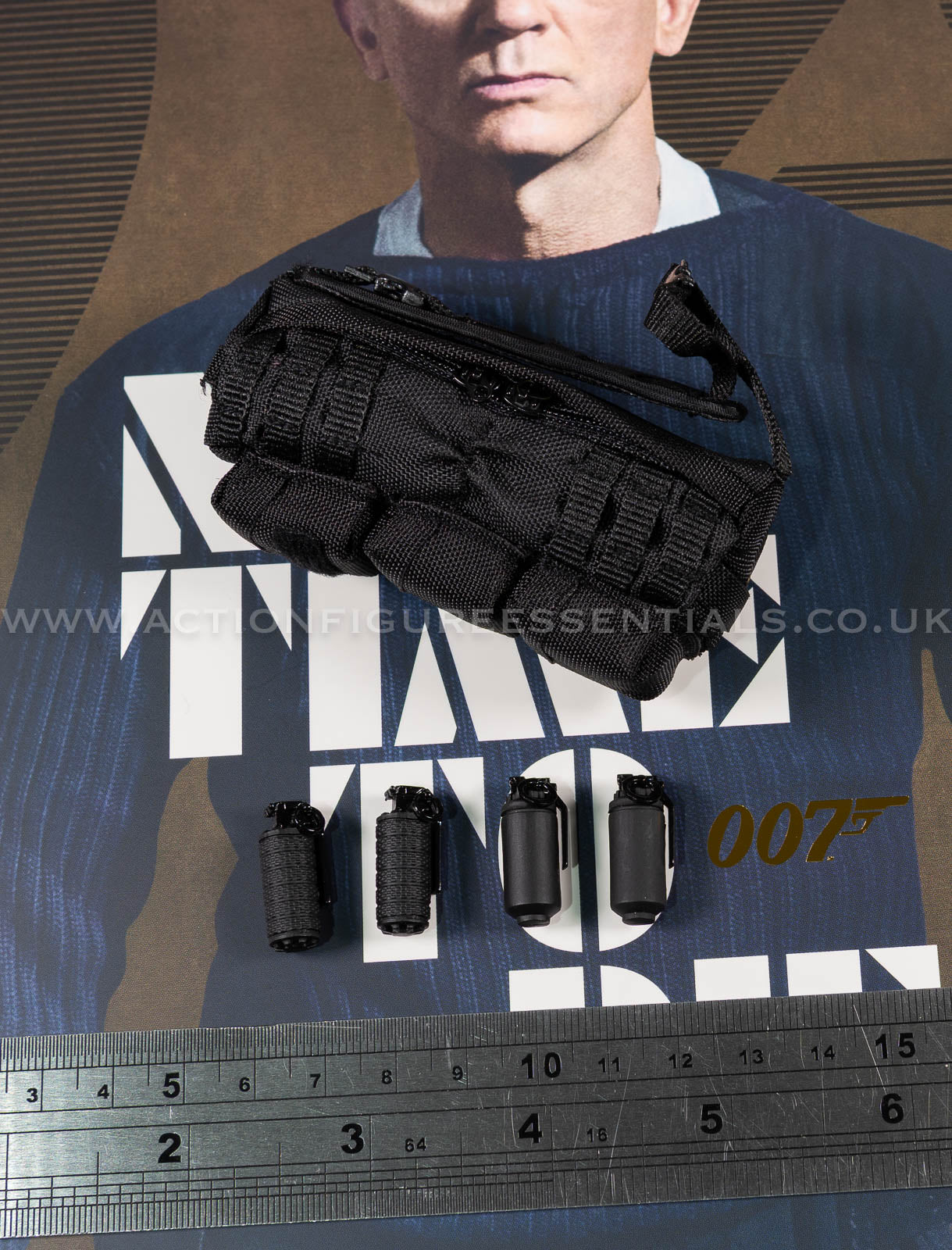 Hot Toys - James Bond 007 - Tactical Sling Bag w Grenades - Commando - MMS804 - 1:6 Scale Parts Custom