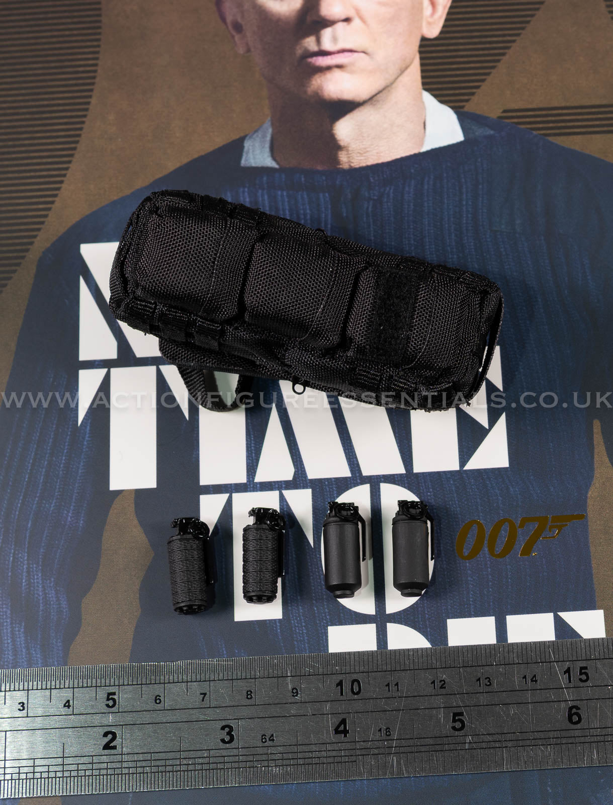 Hot Toys - James Bond 007 - Tactical Sling Bag w Grenades - Commando - MMS804 - 1:6 Scale Parts Custom