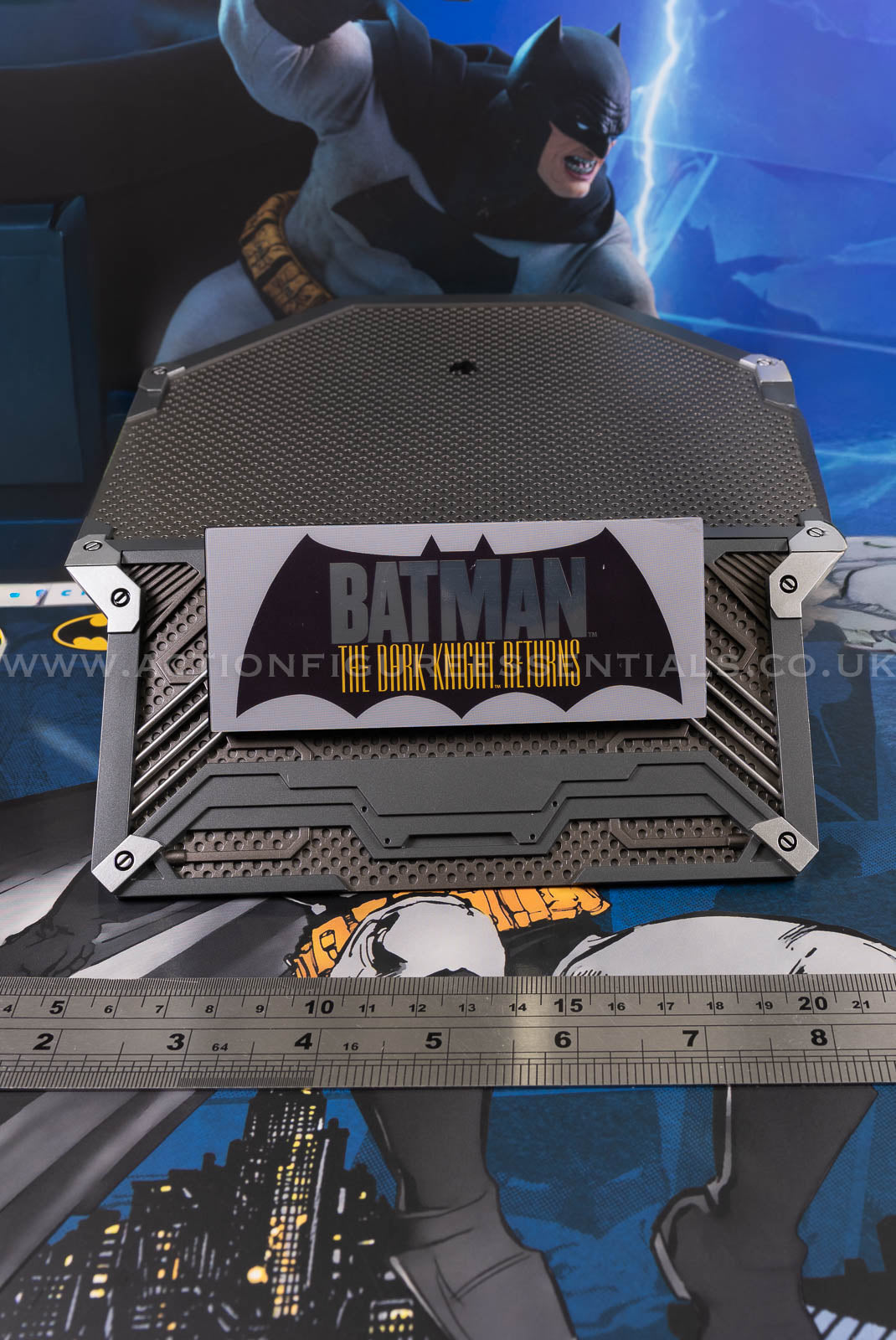 Hot Toys - Batman - Display Stand - The Dark Knight Returns - Frank Miller - CMS024 - 1:6 Scale Parts Custom