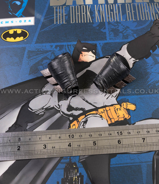 Hot Toys - Batman - Gauntlets - The Dark Knight Returns - Frank Miller - CMS024 - 1:6 Scale Parts Custom