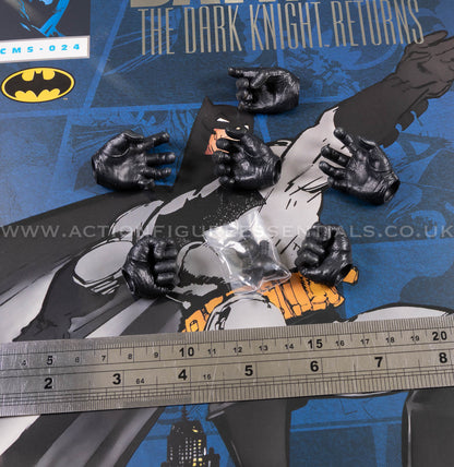 Hot Toys - Batman - Hands w Wrist Pegs - The Dark Knight Returns - Frank Miller - CMS024 - 1:6 Scale Parts Custom