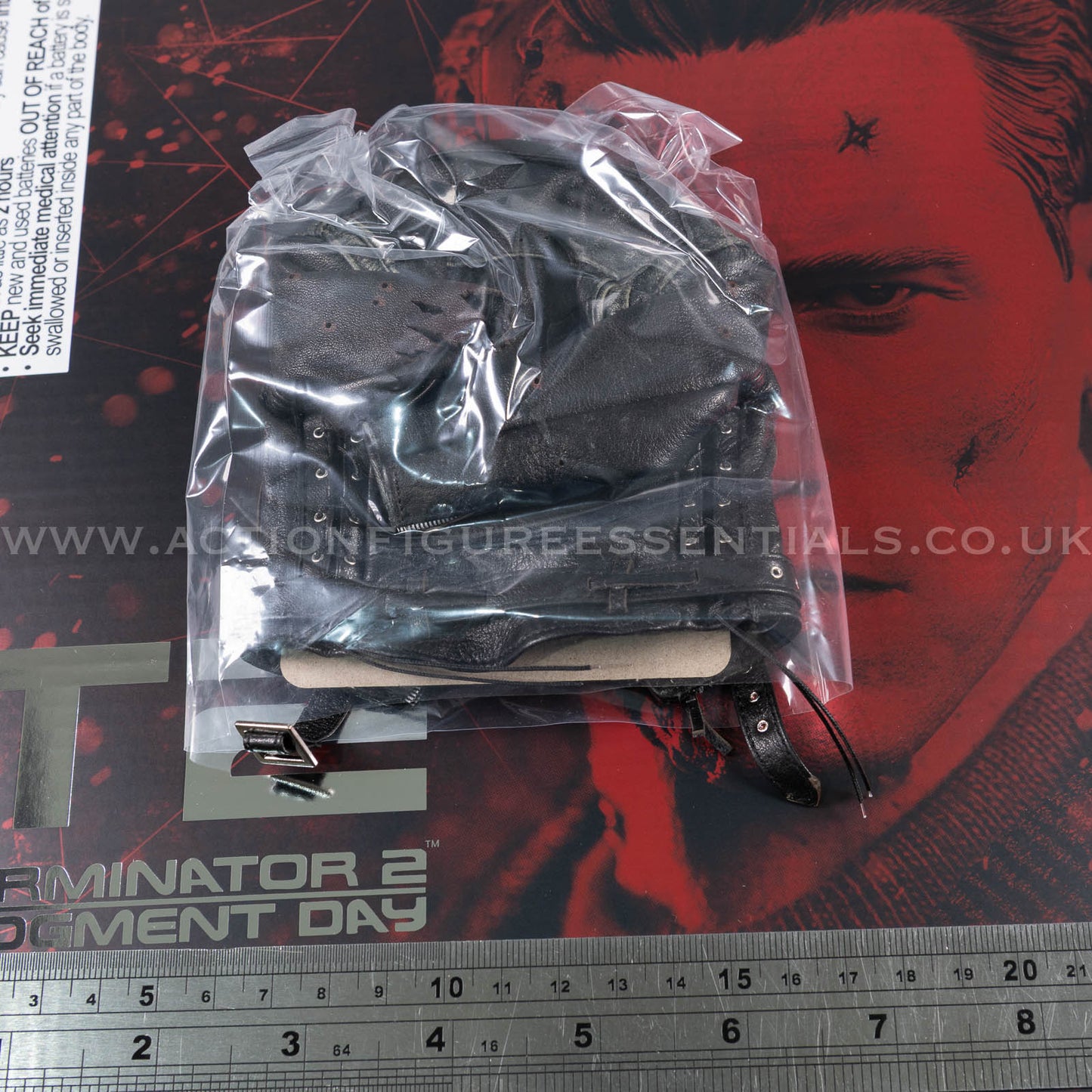 Hot Toys T-800 Battle Damaged Leather Jacket 1/6 Scale DX46 Terminator 2 Judgment Day Missing Forearm