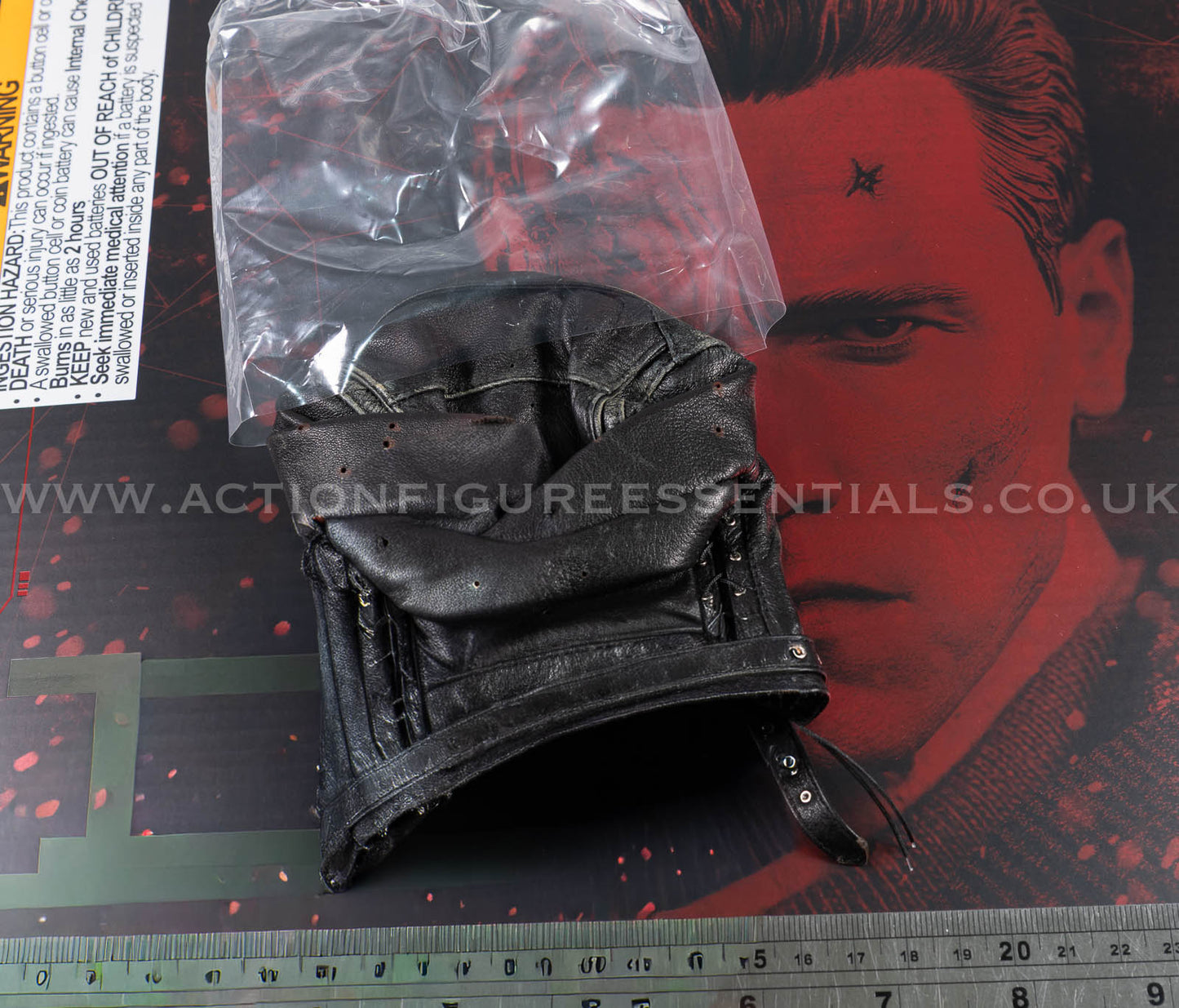 Hot Toys T-800 Battle Damaged Leather Jacket 1/6 Scale DX46 Terminator 2 Judgment Day Missing Forearm