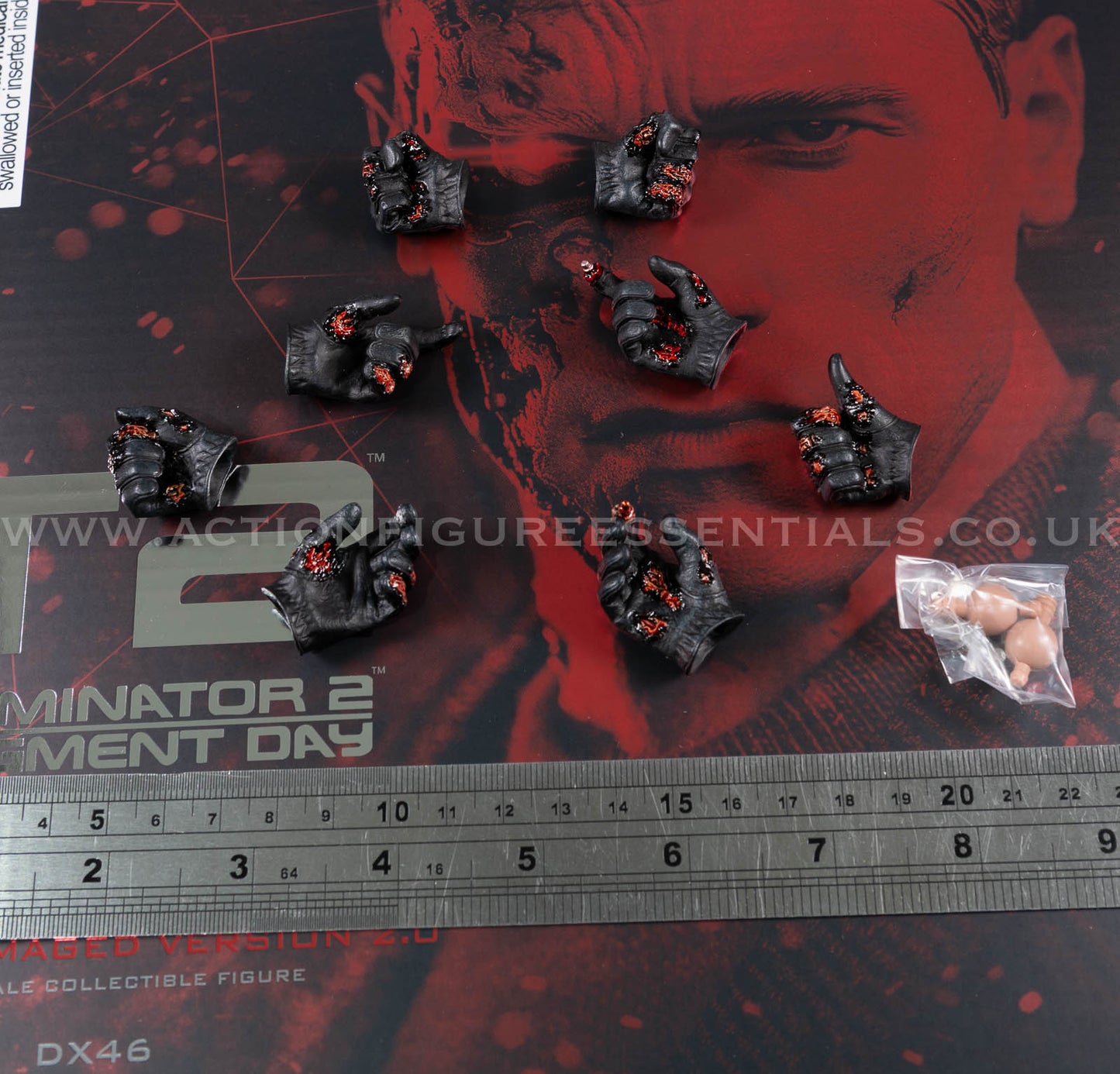 Hot Toys T-800 Battle Damaged Version 2.0 Hands Pegs Set 1/6 Scale DX46 Terminator 2 Judgment Day Interchangeable Hands