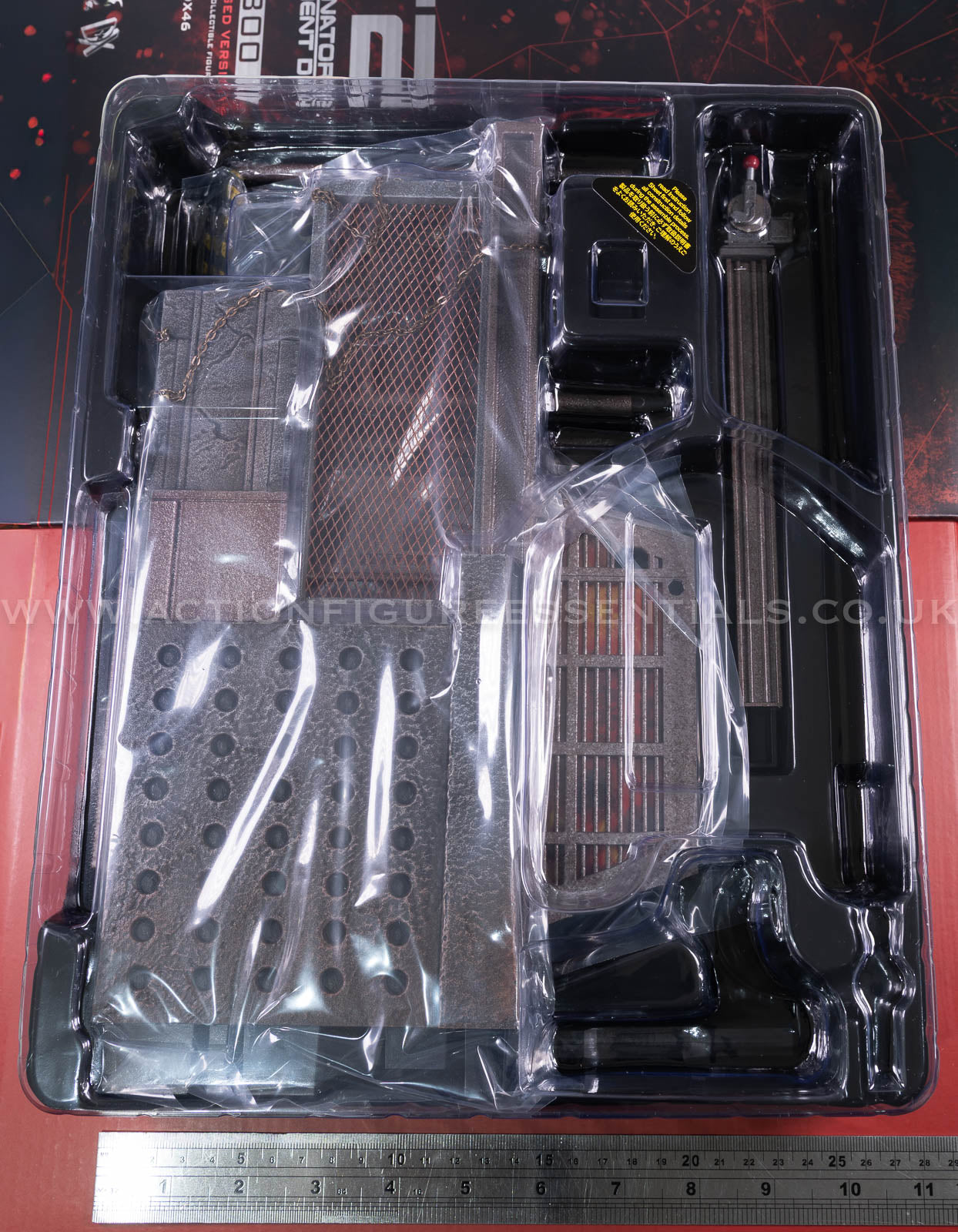 Hot Toys T-800 Battle Damaged Version 2.0 Steel Mill Diorama Base LED 1/6 Scale DX46 Terminator 2 Judgment Day