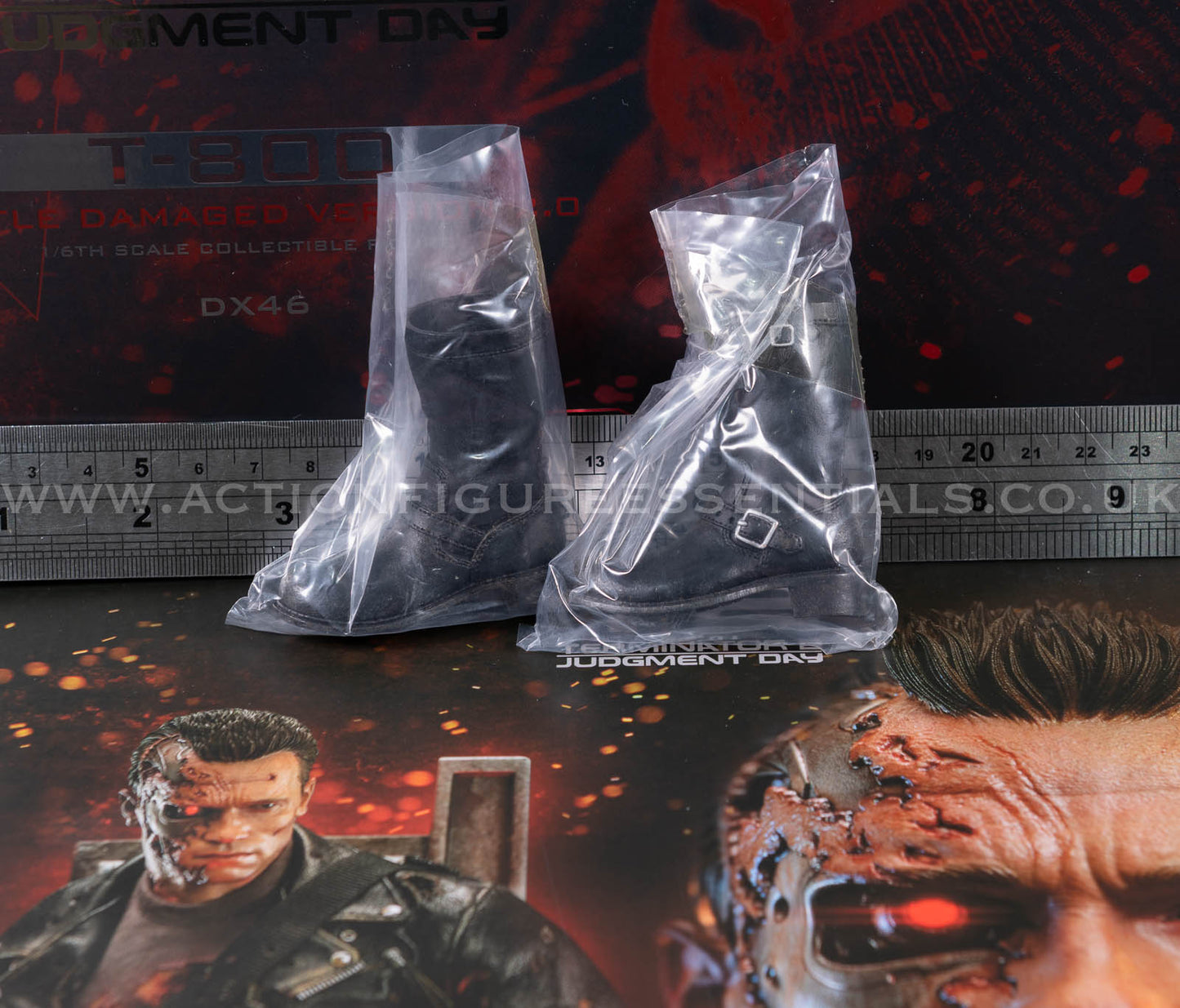 Hot Toys T-800 Battle Damaged 2.0 Biker Boots 1/6 Scale Black Boots Pair DX46 Terminator 2 Judgment Day