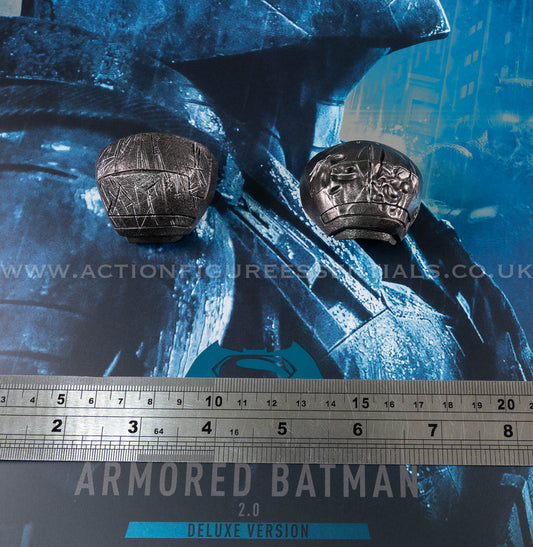 Hot Toys Armored Batman 2.0 Battle Damaged Shoulder Armour 1/6 Scale Part MMS743 Batman v Superman