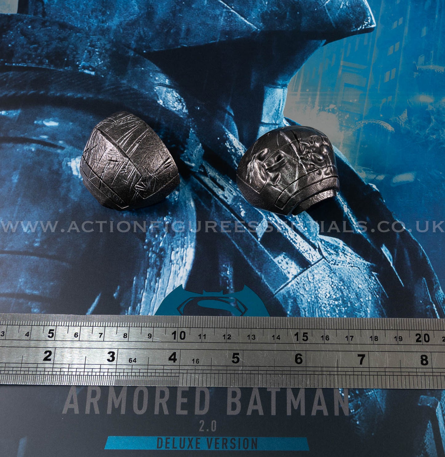 Hot Toys Armored Batman 2.0 Battle Damaged Shoulder Armour 1/6 Scale Part MMS743 Batman v Superman