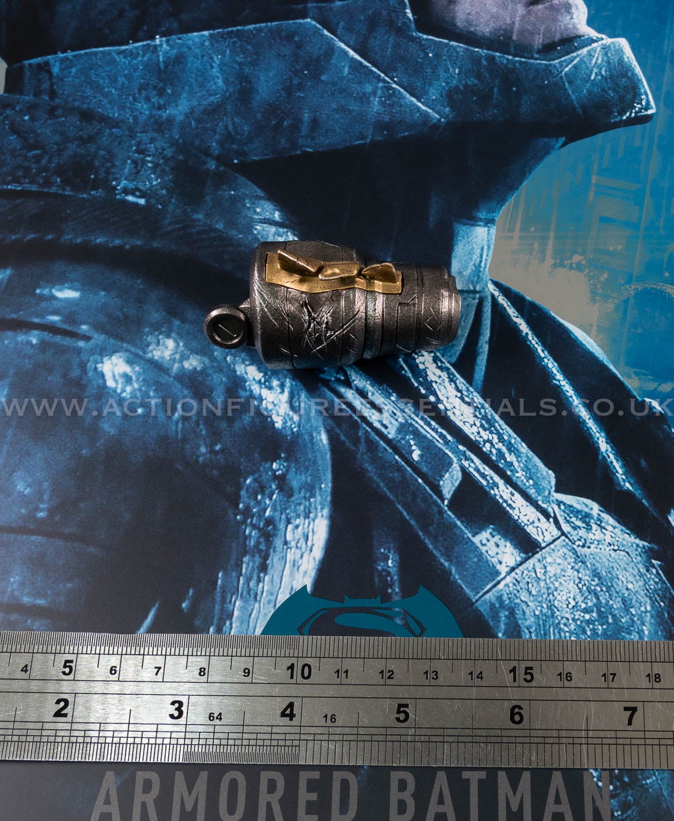 Hot Toys Armored Batman 2.0 Battle Damaged Left Forearm Armor Diecast MMS743 Deluxe 1/6 Scale Part