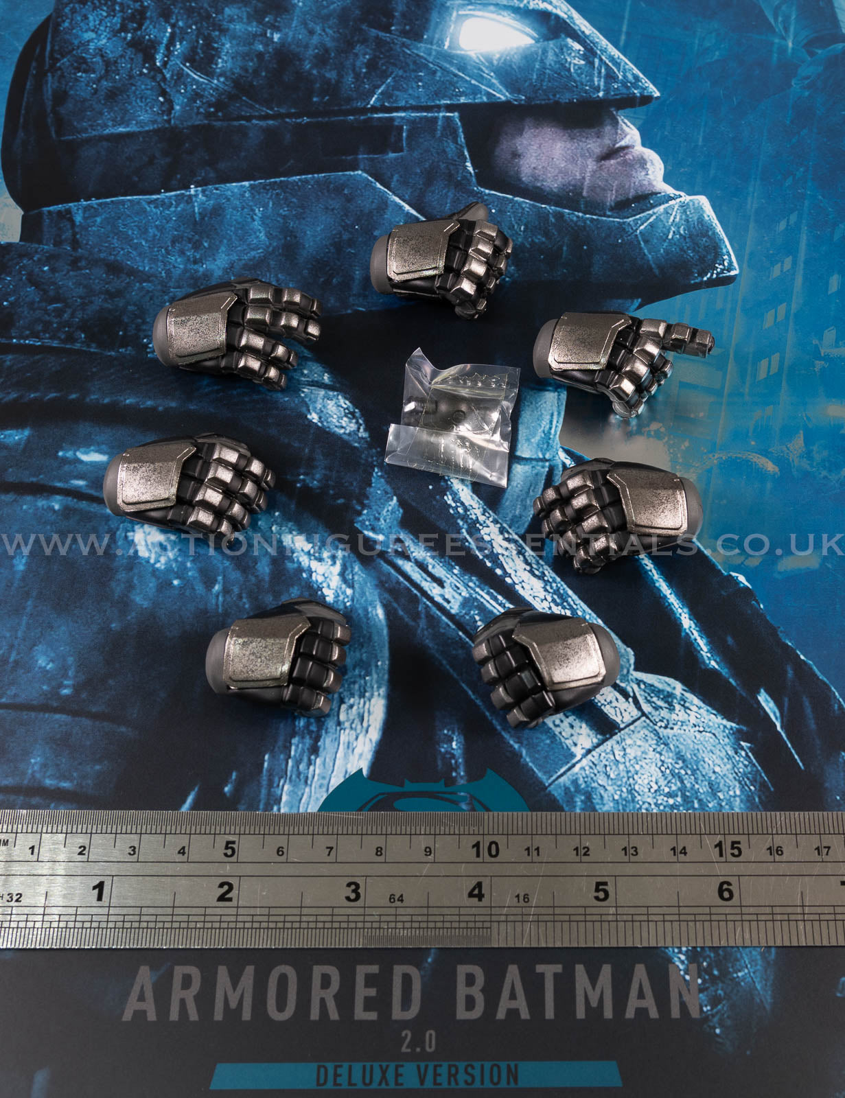 Hot Toys Armored Batman 2.0 Interchangeable Armored Hands Set MMS743 Deluxe 1/6 Scale Parts Batman v Superman
