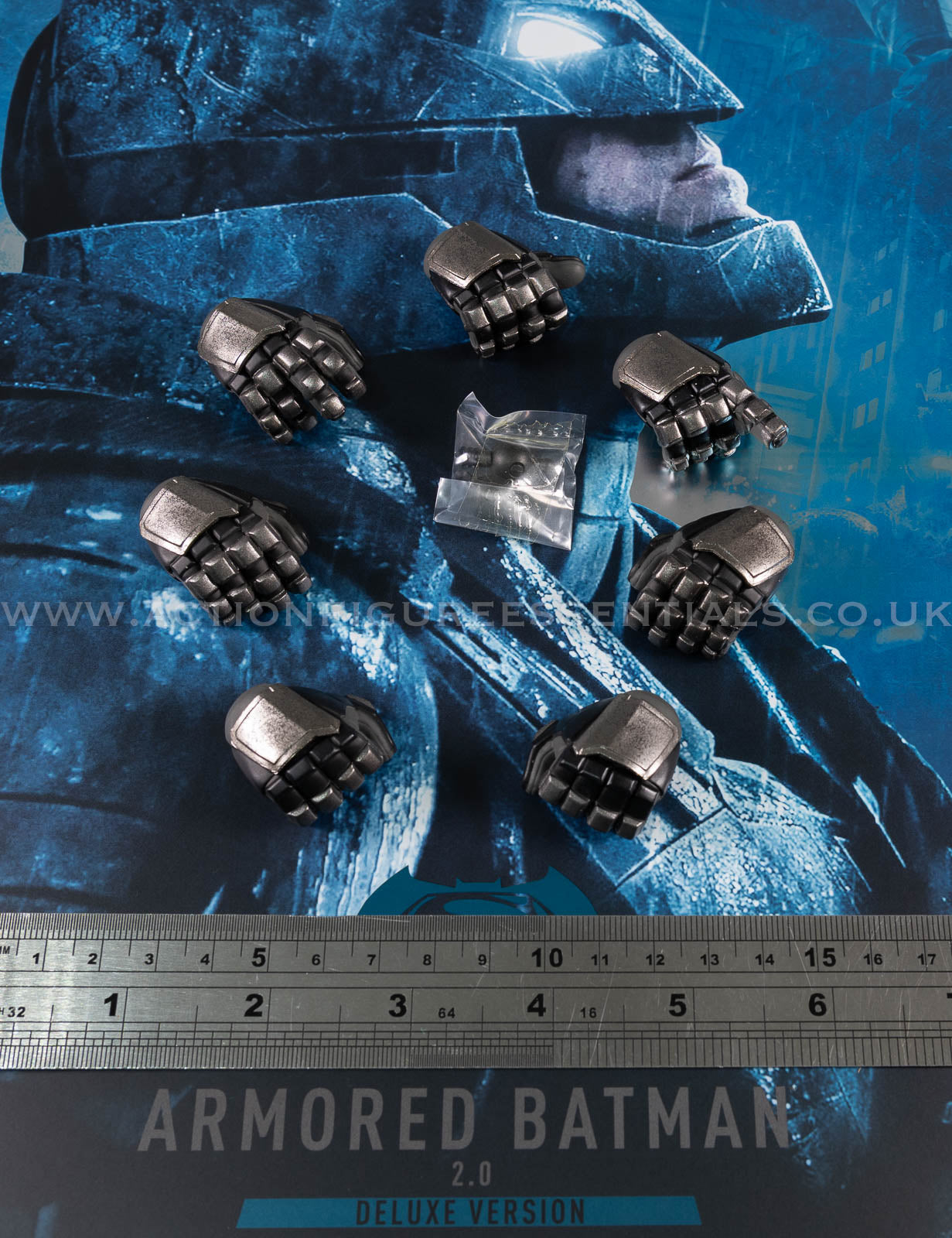 Hot Toys Armored Batman 2.0 Interchangeable Armored Hands Set MMS743 Deluxe 1/6 Scale Parts Batman v Superman
