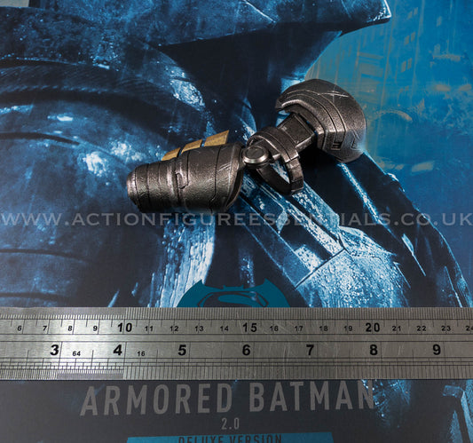 Hot Toys Armored Batman 2.0 Battle Damaged Right Arm Armour Diecast Part MMS743 Batman v Superman 1/6 Scale