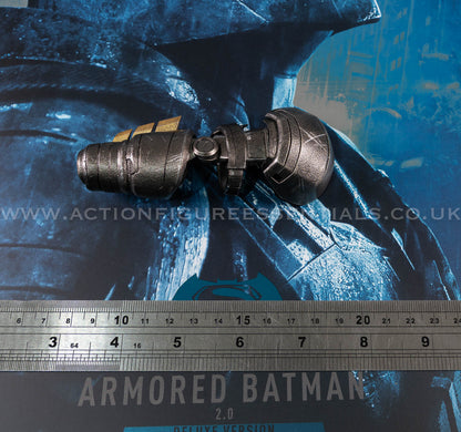 Hot Toys Armored Batman 2.0 Battle Damaged Right Arm Armour Diecast Part MMS743 Batman v Superman 1/6 Scale