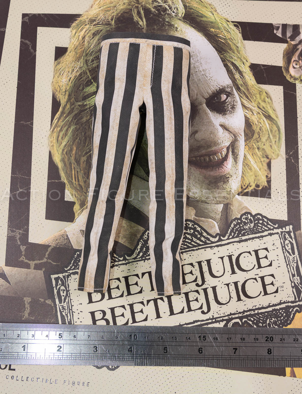 Hot Toys Beetlejuice MMS767 Black & White Striped Pants Genuine 1/6 Scale