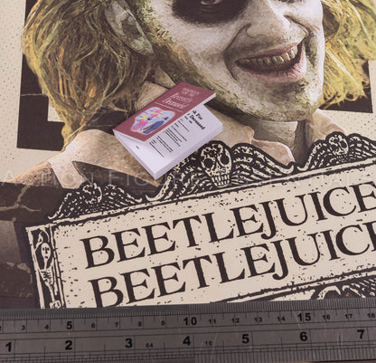 Hot Toys MMS767 Beetlejuice Handbook for the Recently Deceased – 1/6 Scale