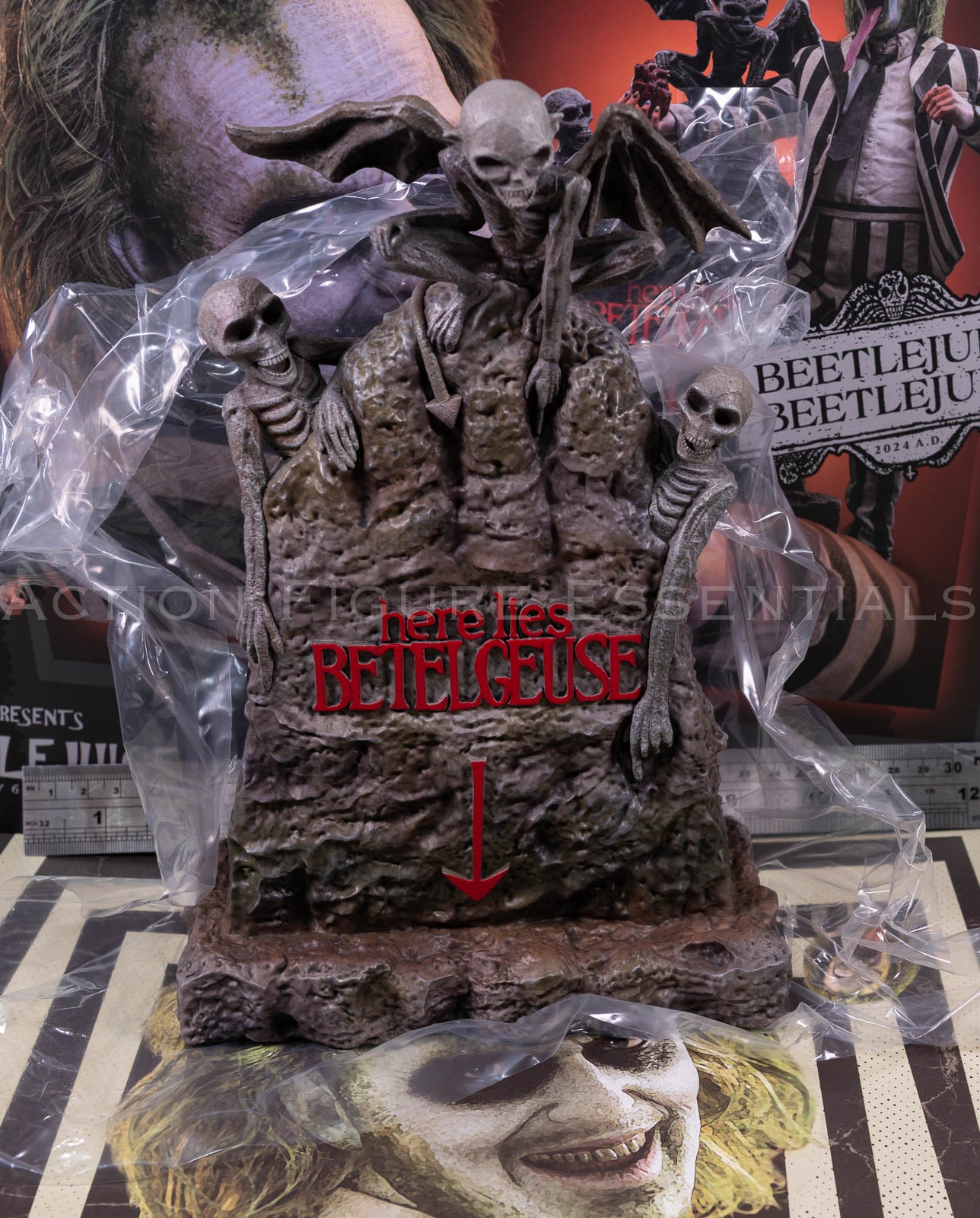 Hot Toys Beetlejuice MMS767 Tombstone Diorama Display Base Grave Accessory