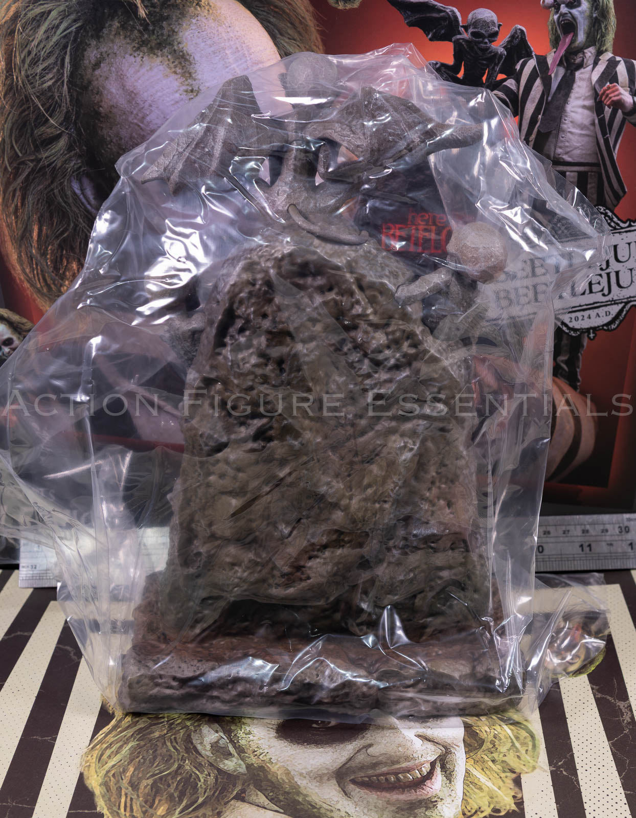 Hot Toys Beetlejuice MMS767 Tombstone Diorama Display Base Grave Accessory