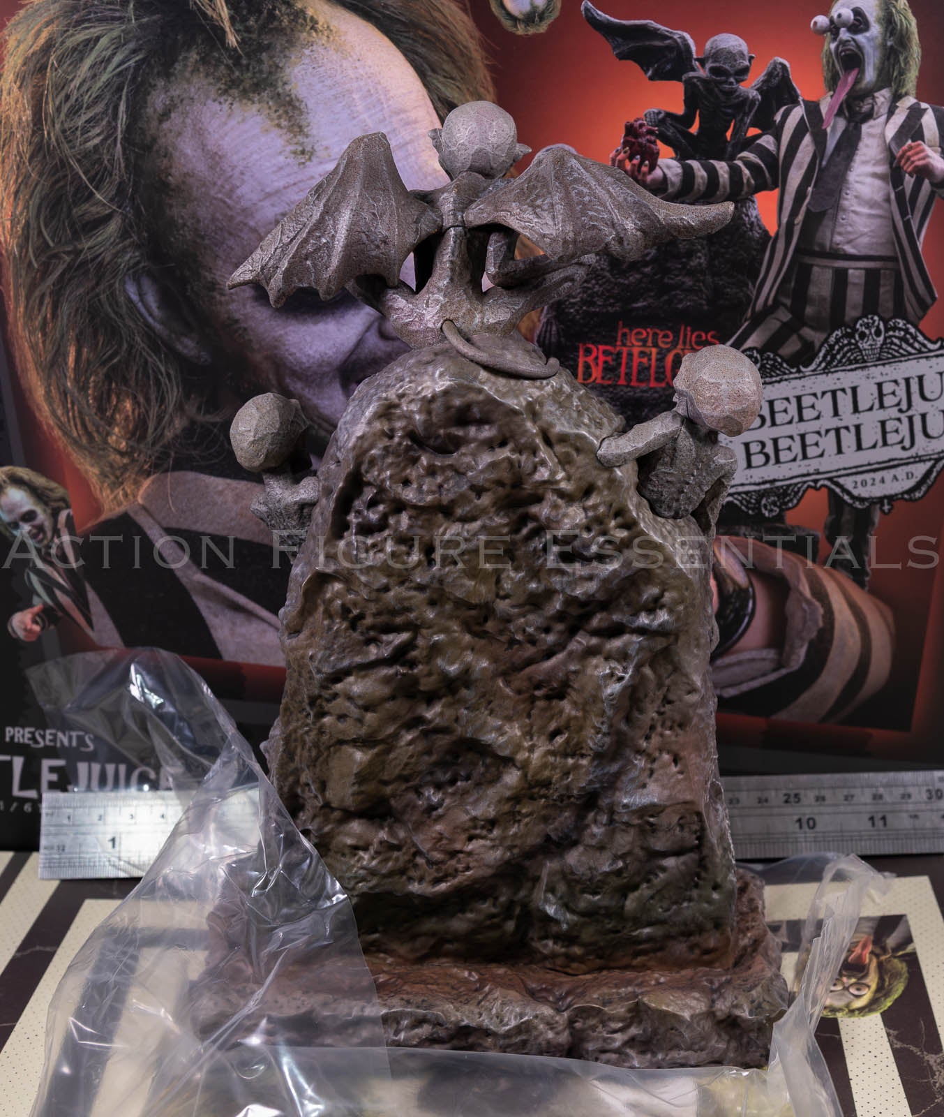 Hot Toys Beetlejuice MMS767 Tombstone Diorama Display Base Grave Accessory