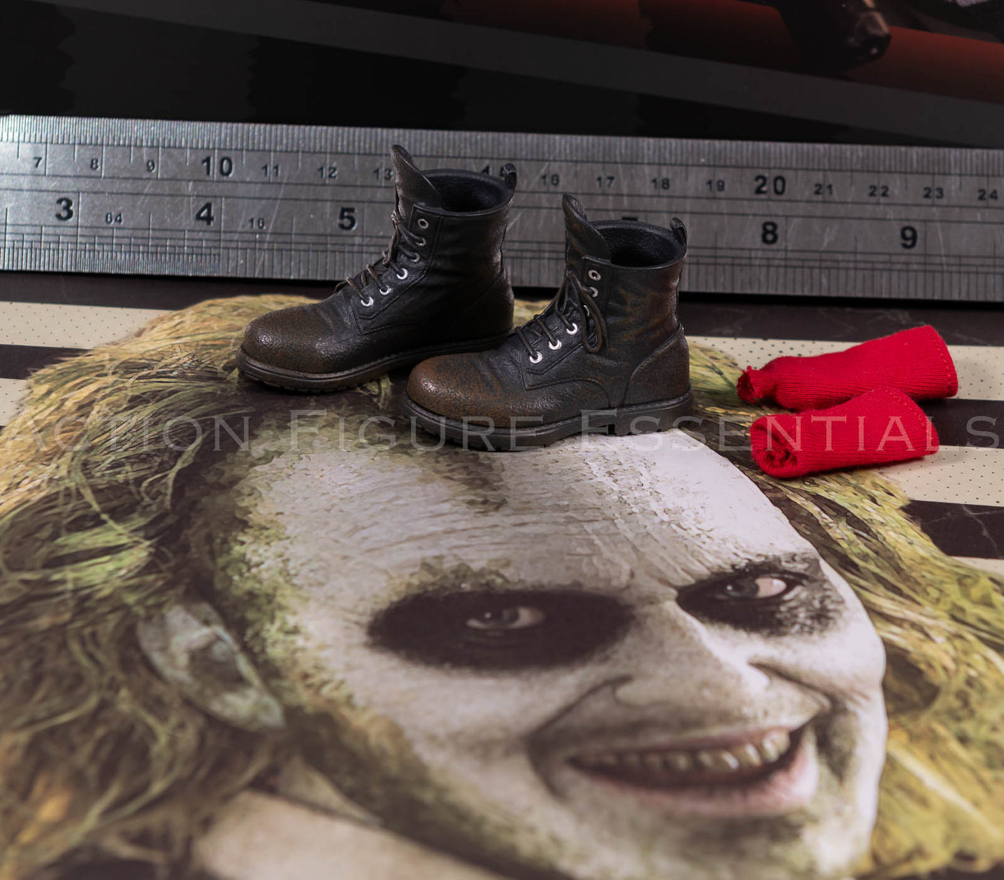 Hot Toys Beetlejuice MMS767 Weathered Boots & Red Socks Genuine 1/6 Scale