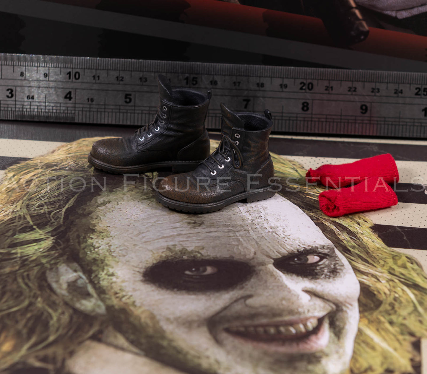 Hot Toys Beetlejuice MMS767 Weathered Boots & Red Socks Genuine 1/6 Scale