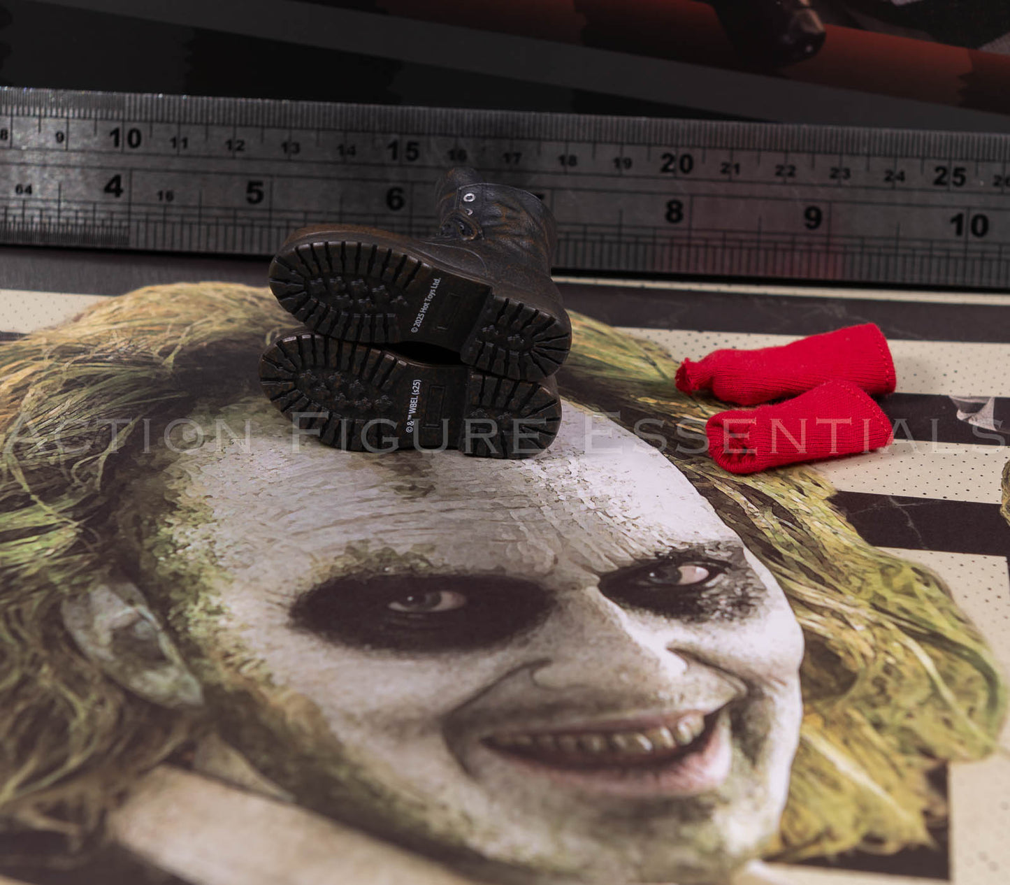 Hot Toys Beetlejuice MMS767 Weathered Boots & Red Socks Genuine 1/6 Scale