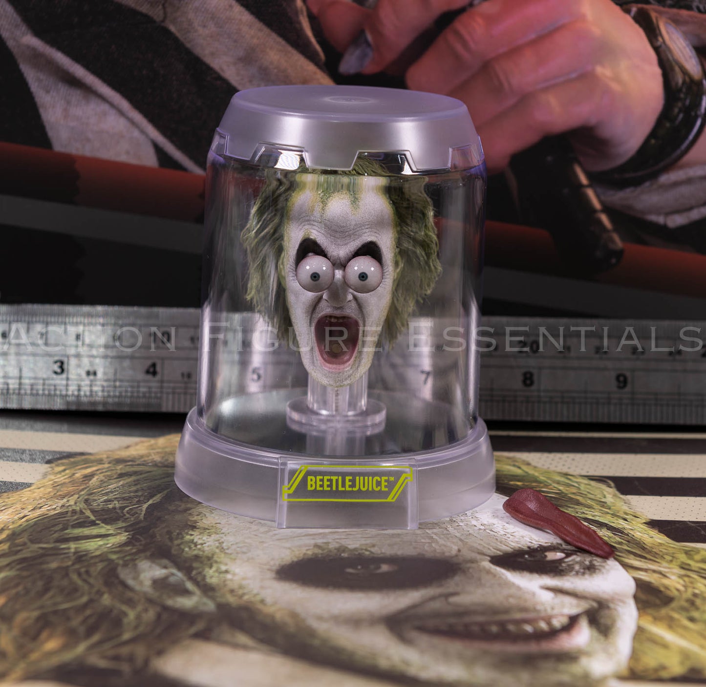 Hot Toys Beetlejuice MMS767 Popping Eyes Head Sculpt with Display Case Genuine 1/6 Scale