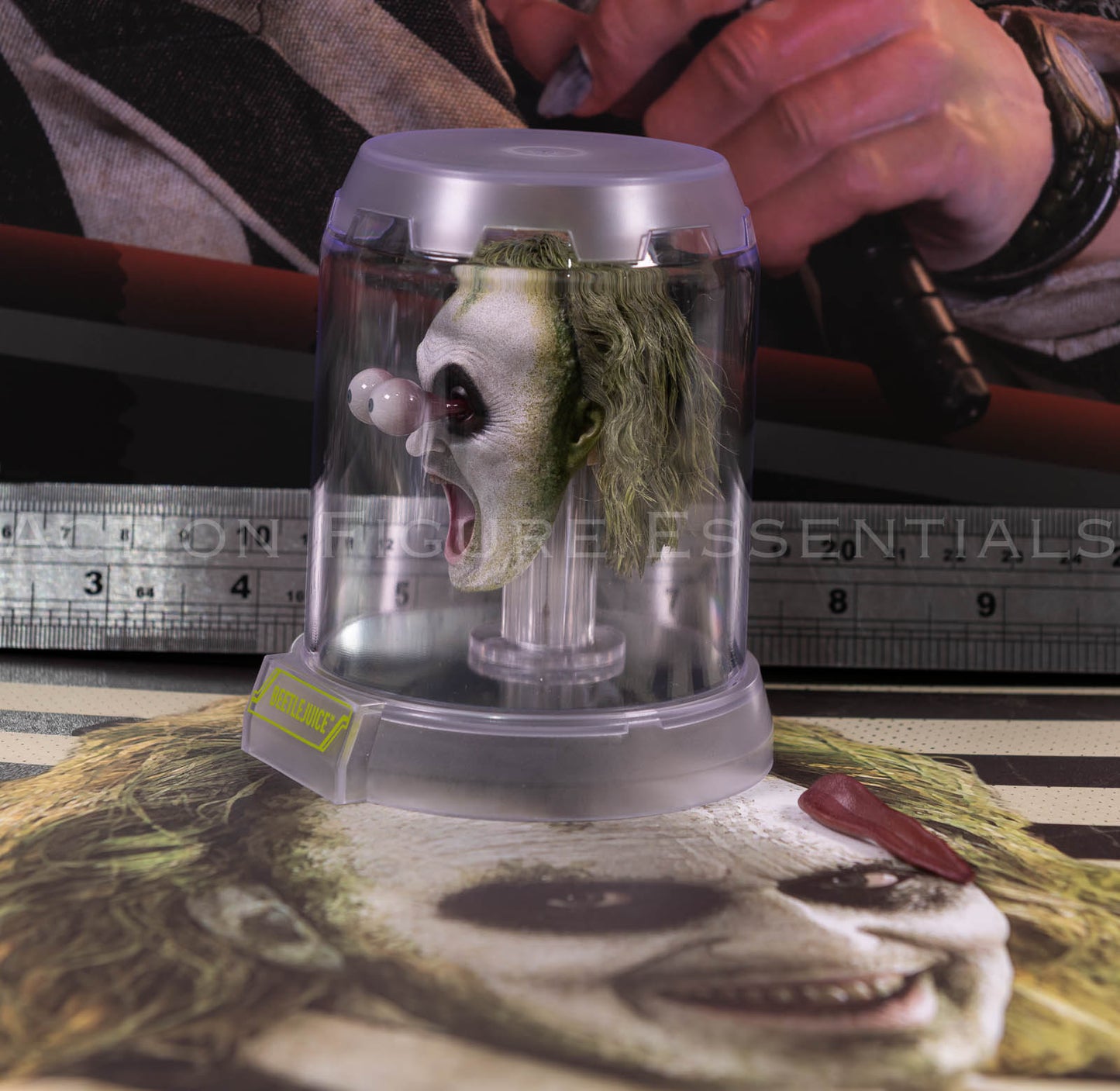 Hot Toys Beetlejuice MMS767 Popping Eyes Head Sculpt with Display Case Genuine 1/6 Scale