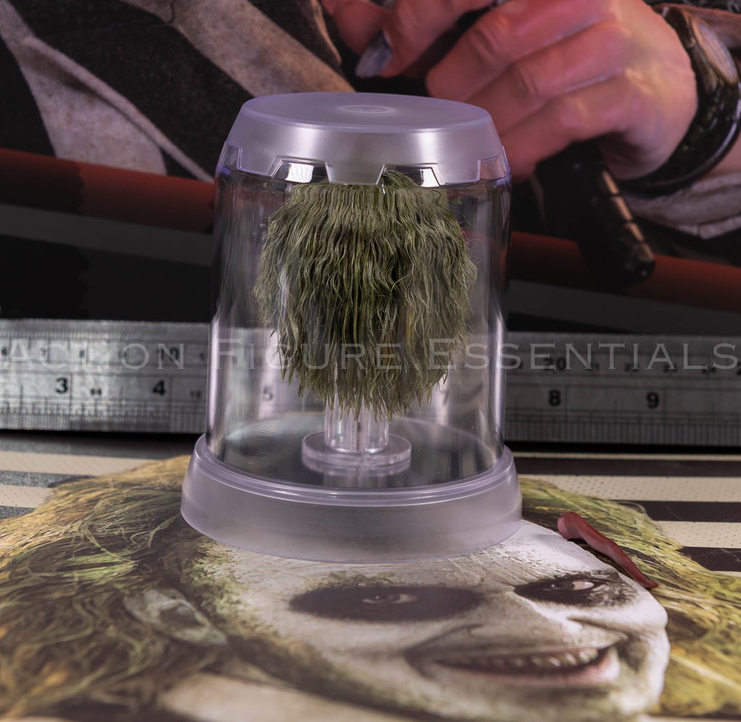 Hot Toys Beetlejuice MMS767 Popping Eyes Head Sculpt with Display Case Genuine 1/6 Scale