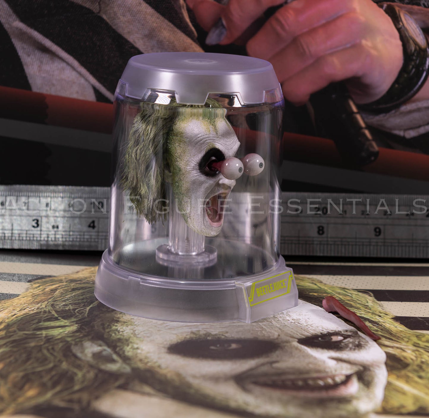 Hot Toys Beetlejuice MMS767 Popping Eyes Head Sculpt with Display Case Genuine 1/6 Scale