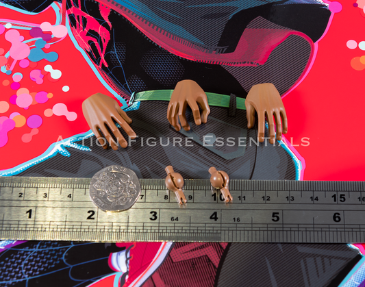 Hot Toys Miles Morales Hands & Spray Can Hand + Wrist Pegs Into The Spider-Verse MMS567 1/6 Figure Part