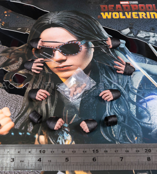 Hot Toys MMS781 X-23 Hands & Adamantium Claws Set 1/6 Scale