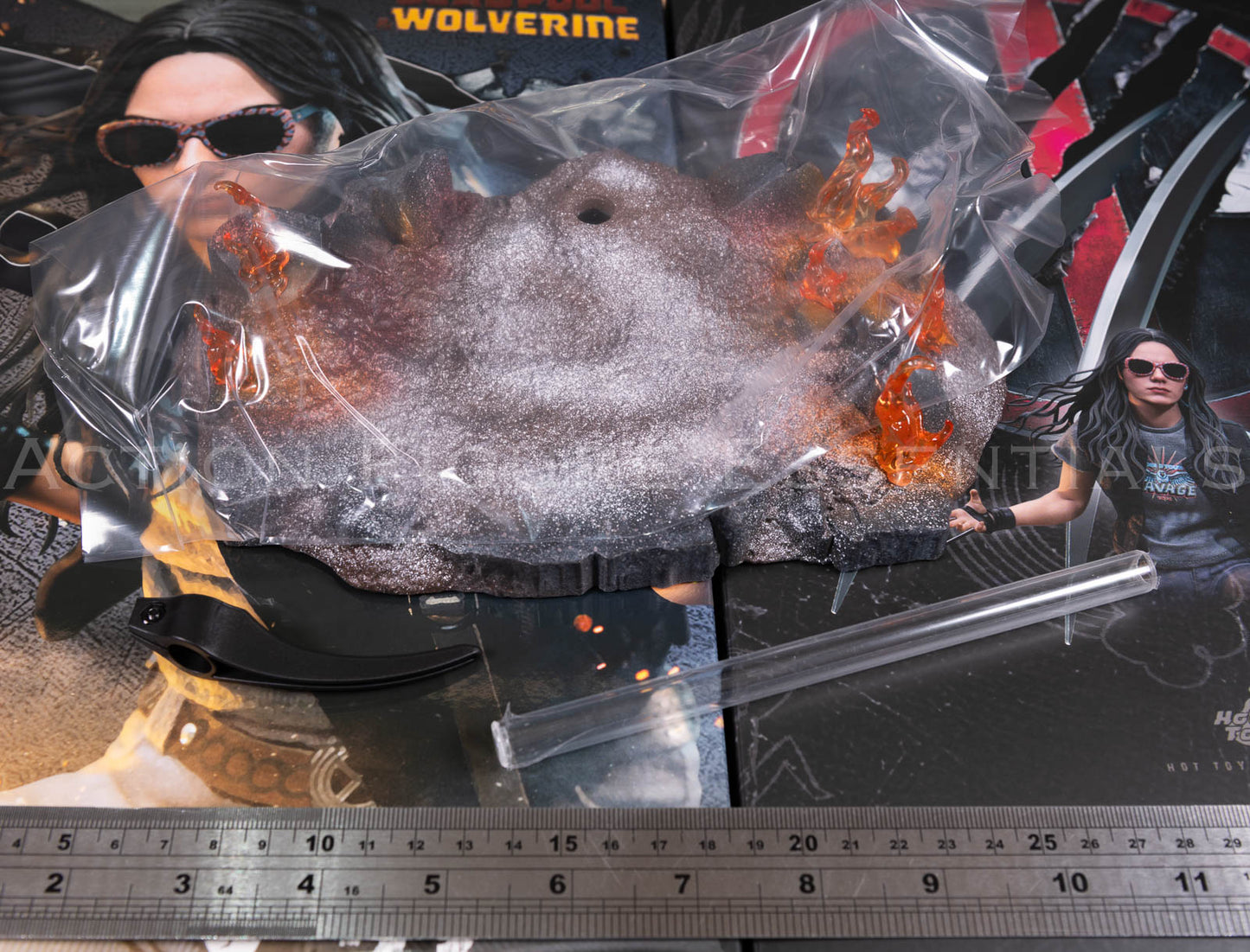 Hot Toys MMS781 X-23 Rocky Diorama Display Base with Flames 1/6