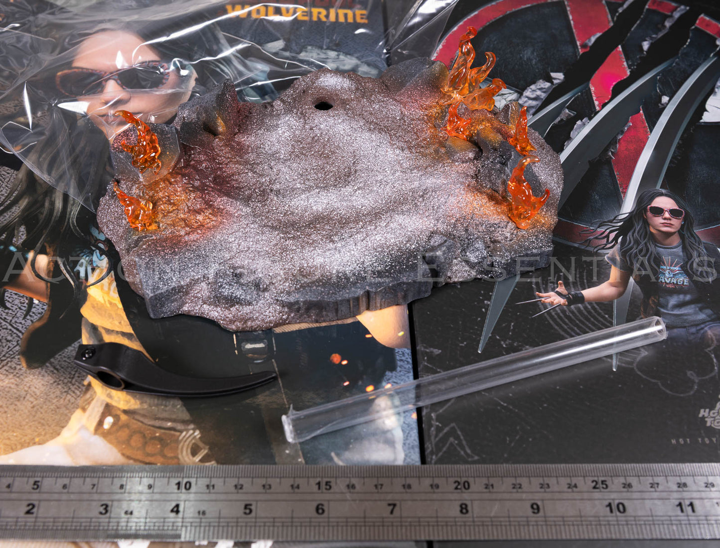 Hot Toys MMS781 X-23 Rocky Diorama Display Base with Flames 1/6